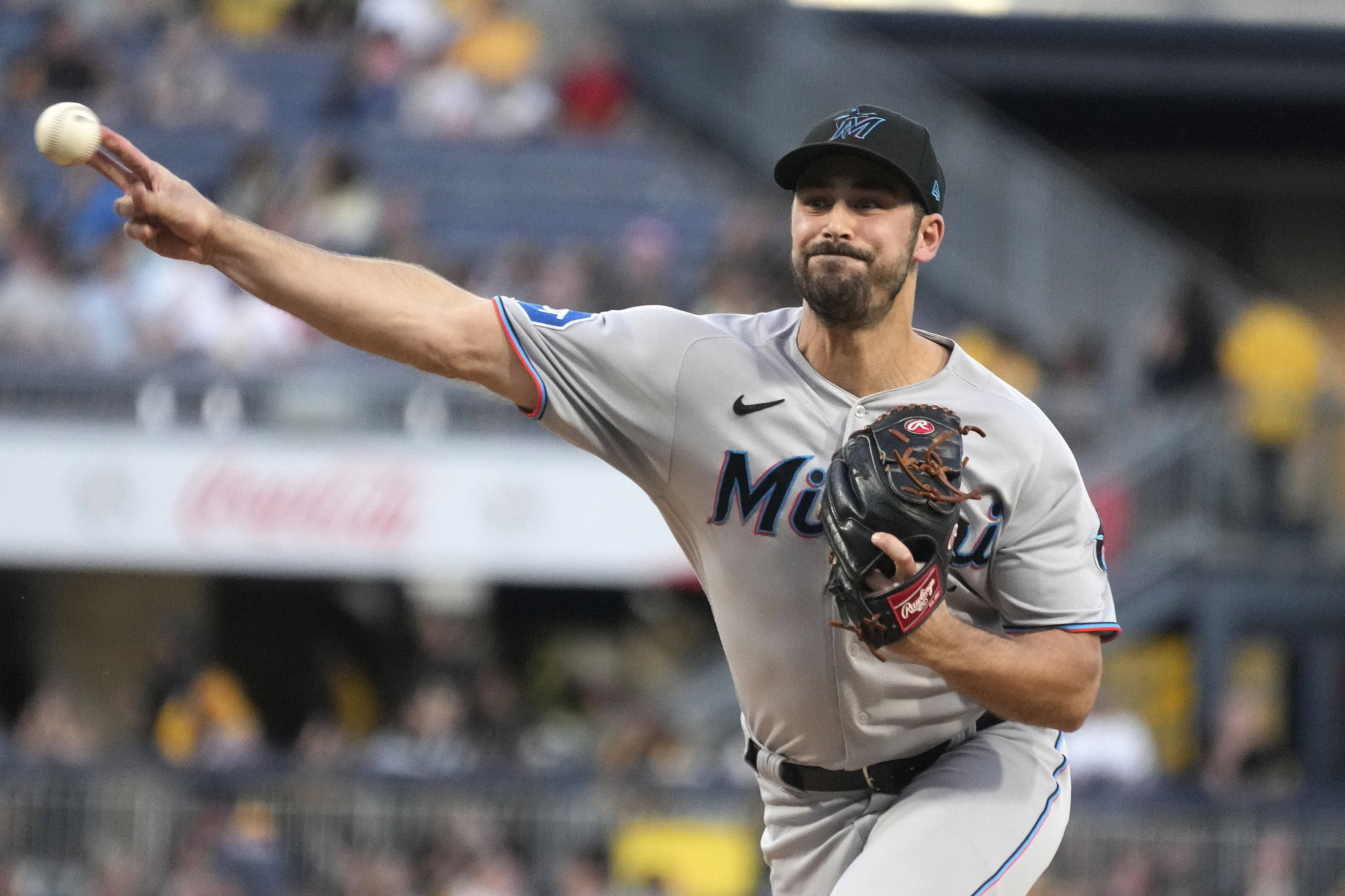 Marlins clinch playoff spot with 7-3 win over Pirates