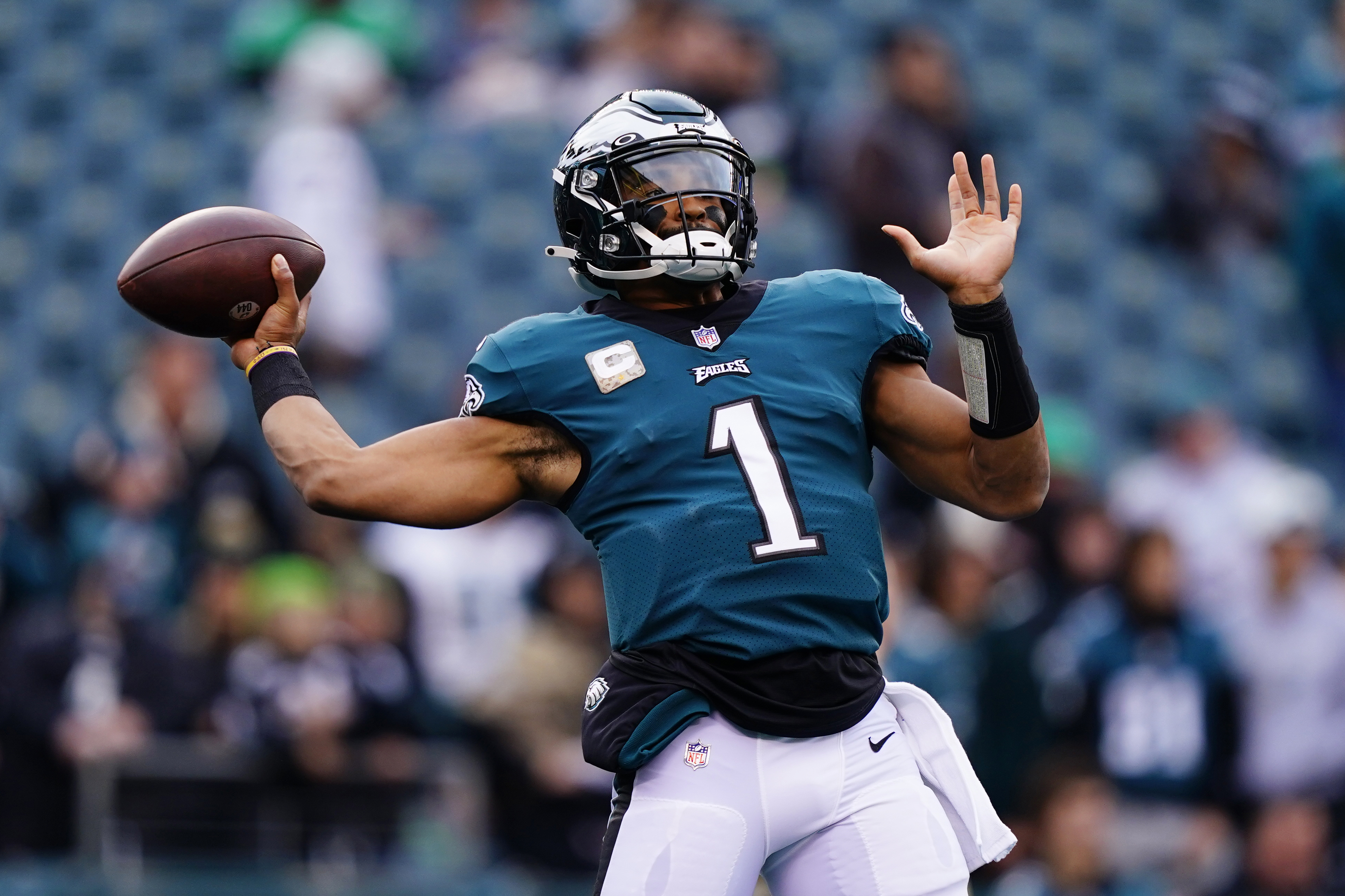 Jalen Hurts' second quarterback sneak for a TD gives the Eagles a