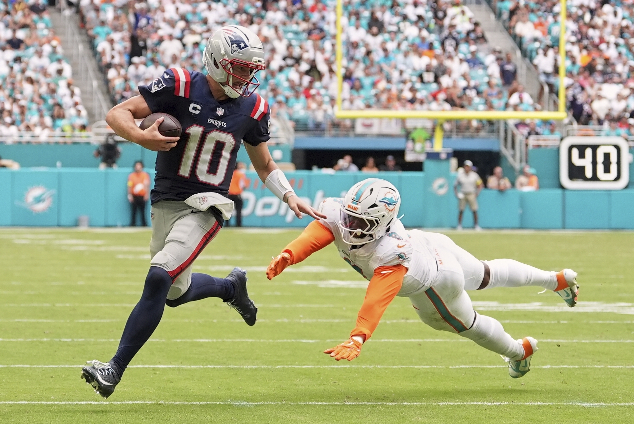 Maye accounts for 3 TDs and Patriots top Dolphins 33-27 for Vrabel's 1st win  as New England coach
