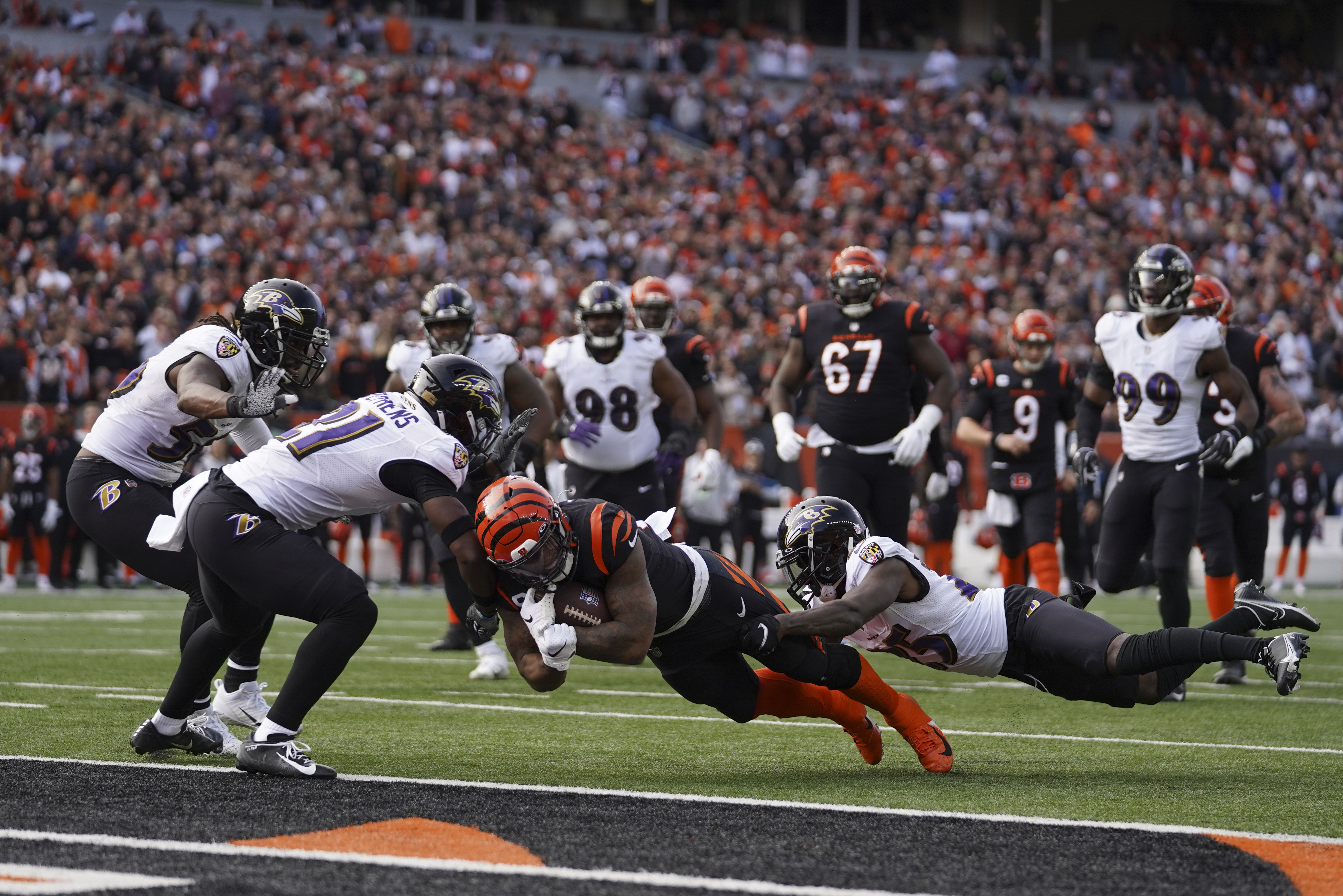 Burrow, Chase lead way as Bengals speed past Ravens 41-17