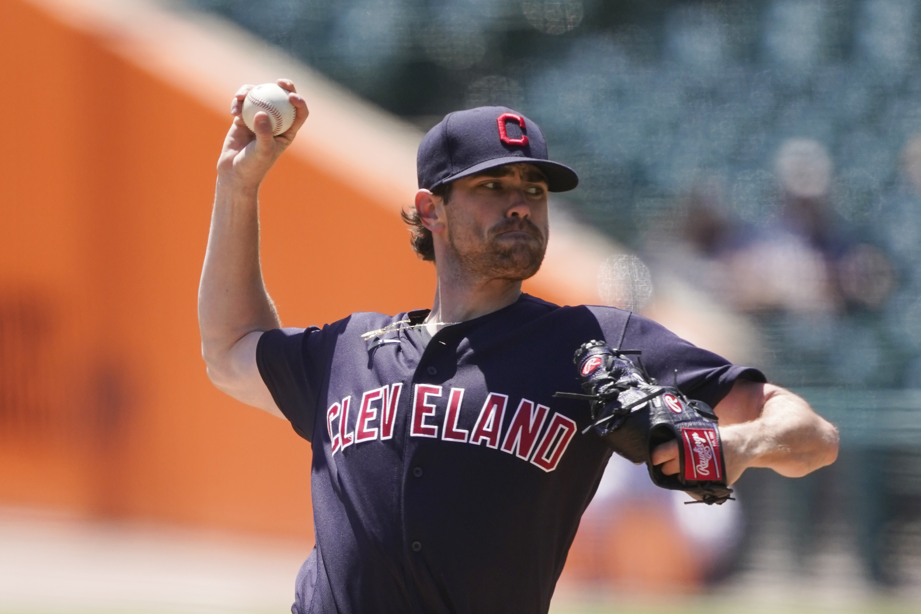 Indians' Bieber has no-hitter through 6 against Tigers