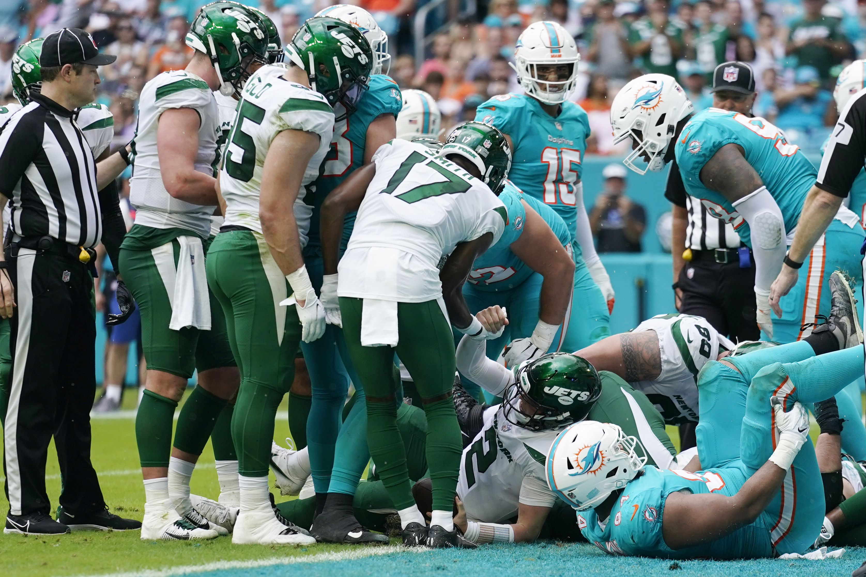 Dolphins extend winning streak to 6, rally past Jets 31-24