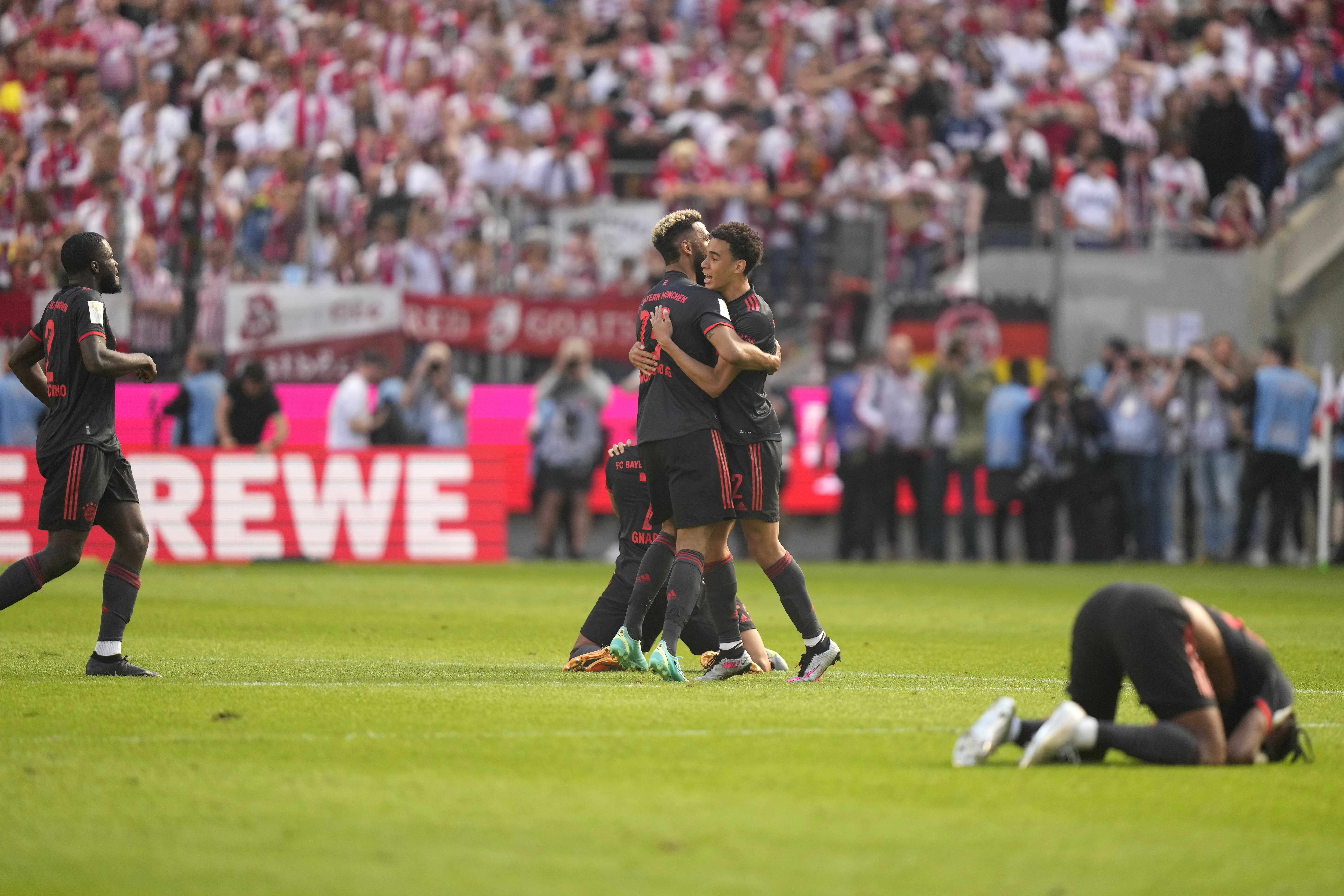 Bayern strikes late to snatch Bundesliga title from Dortmund –
