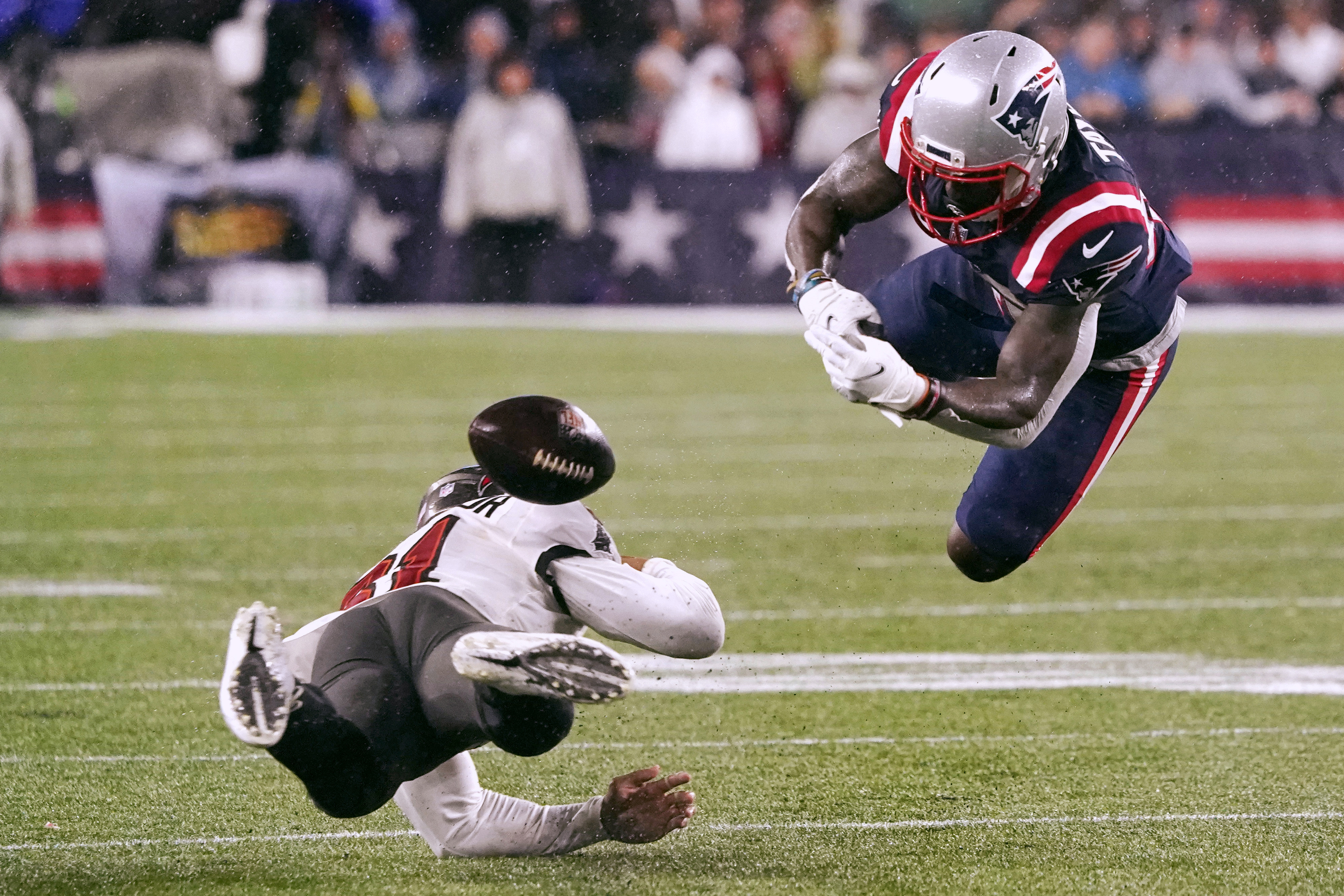 Tom Brady beats Patriots in New England return, 19-17