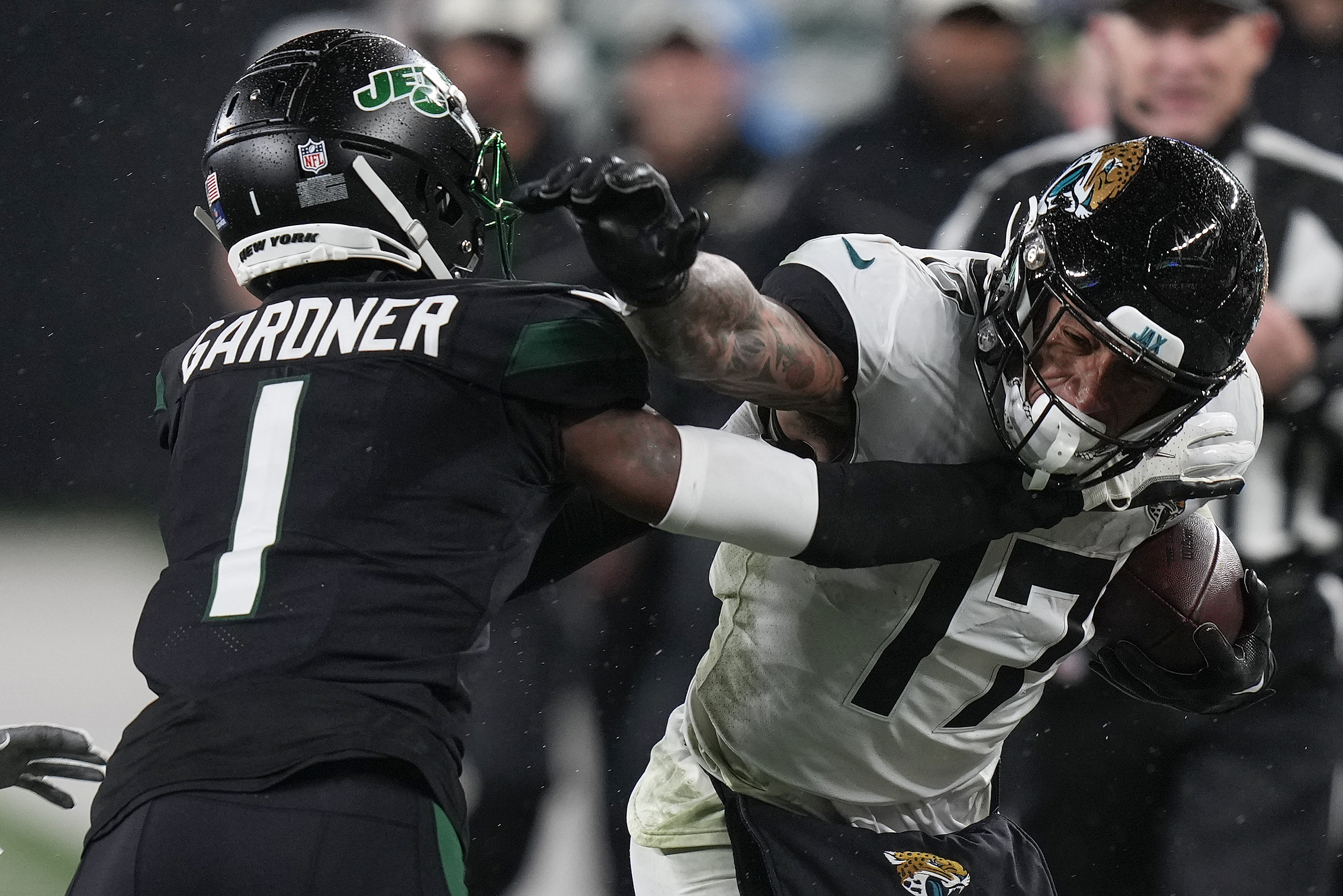 Lawrence, Jaguars continue playoff push, outclass Jets 19-3 – The