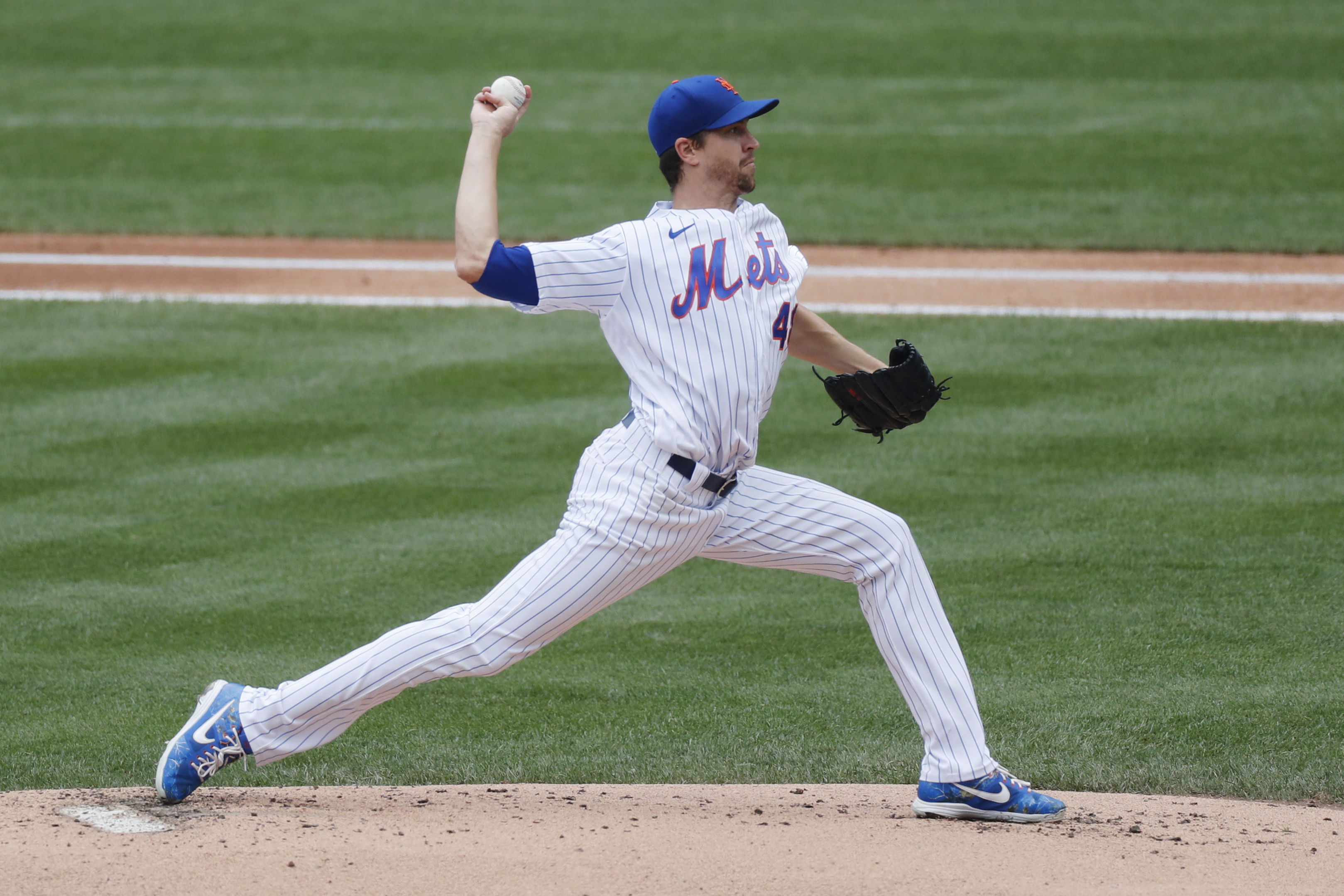 Mets scratch Jacob deGrom because of neck tightness
