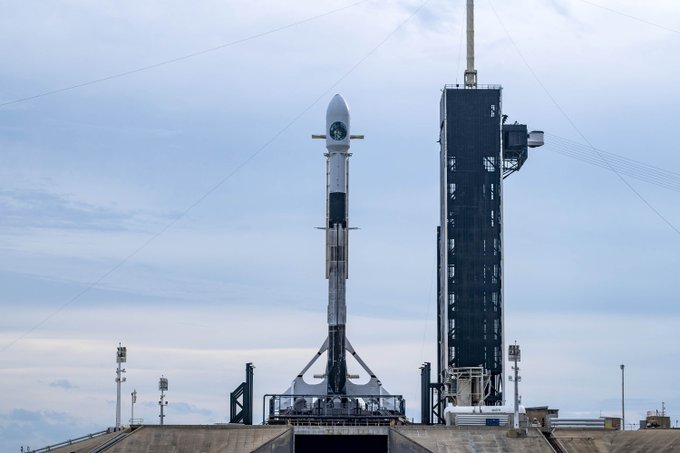Spacex Delays Final Rocket Launch Of The Year