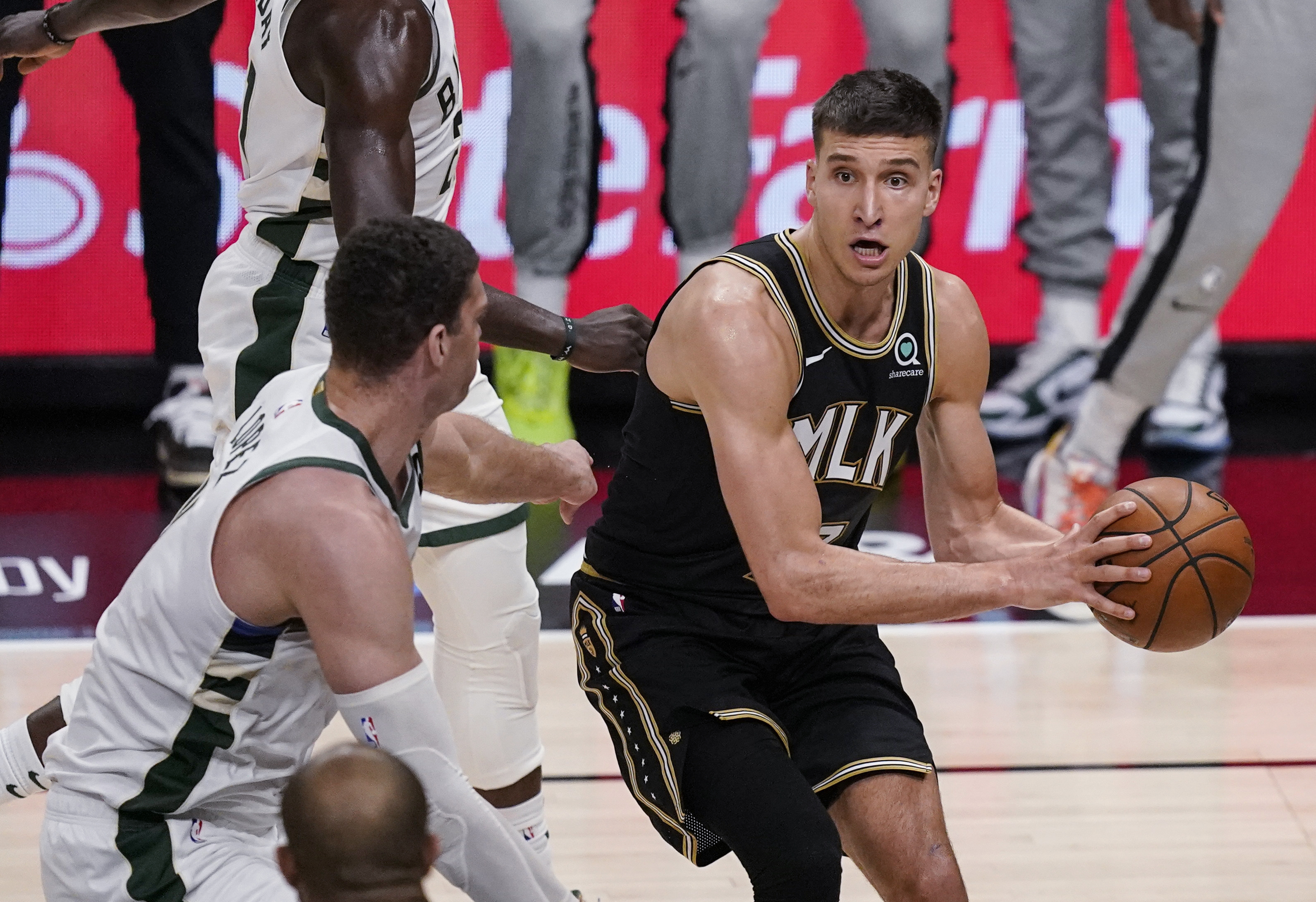 Hawks romp to Game 4 win without Young, Giannis goes down