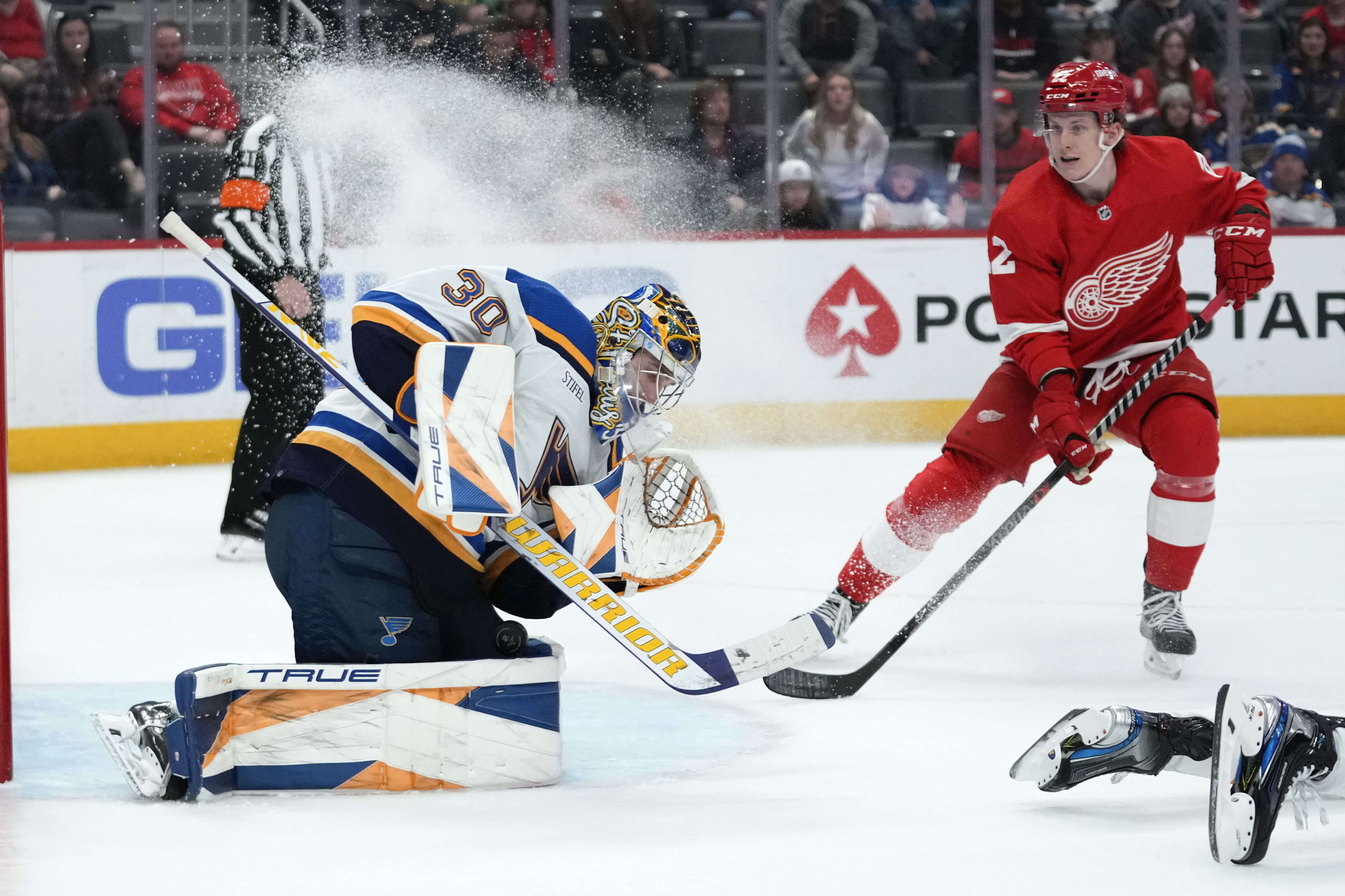 Raymond's shootout goal lifts Red Wings over Blues 3-2 Detroit