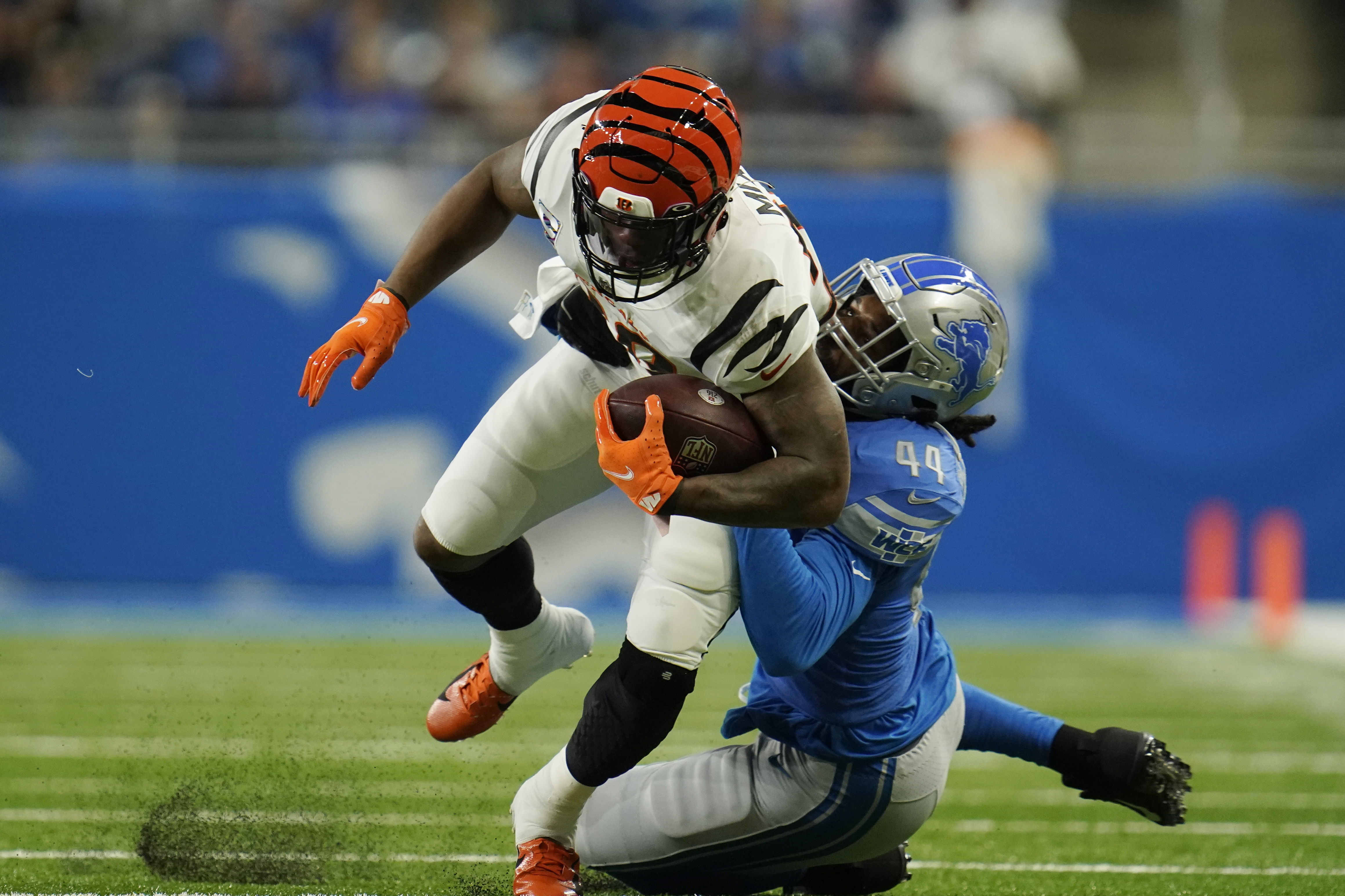 Joe Burrow throws 3 TDs as Bengals rout winless Lions 34-11