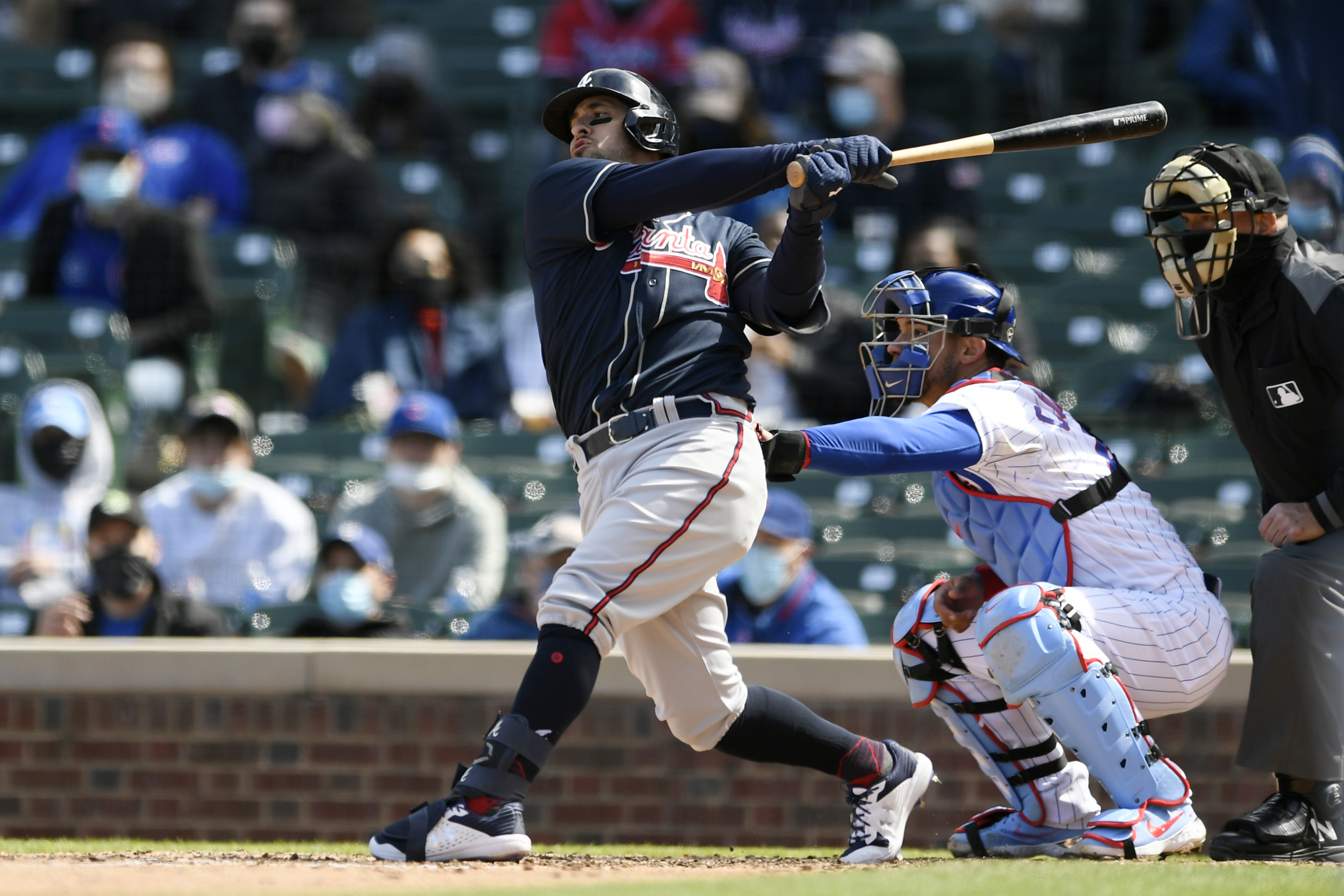 LEADING OFF: A's go for 14th in row, Tatis on HR tear vs LA