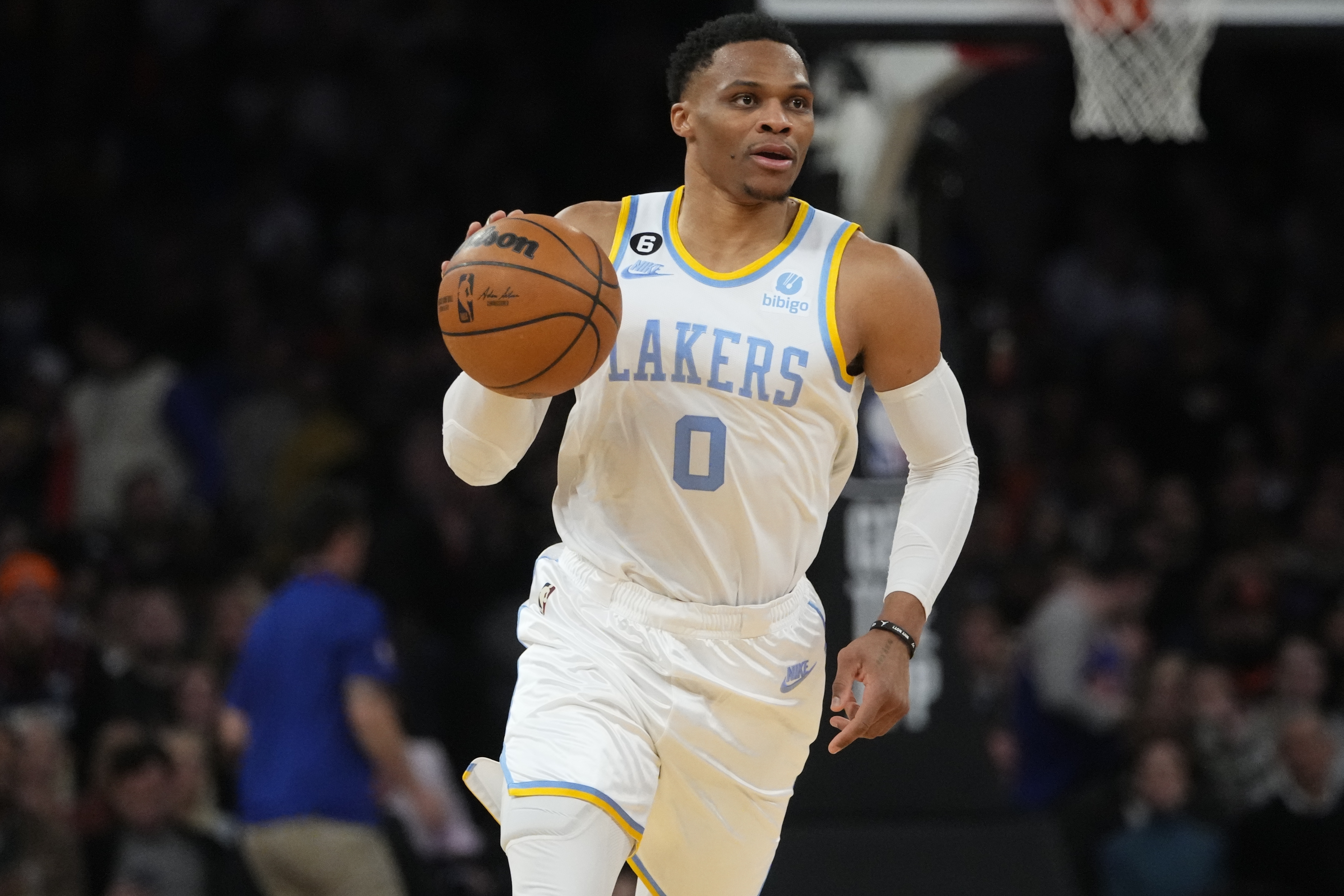Lakers trade Russell Westbrook to Jazz in deal centered around D