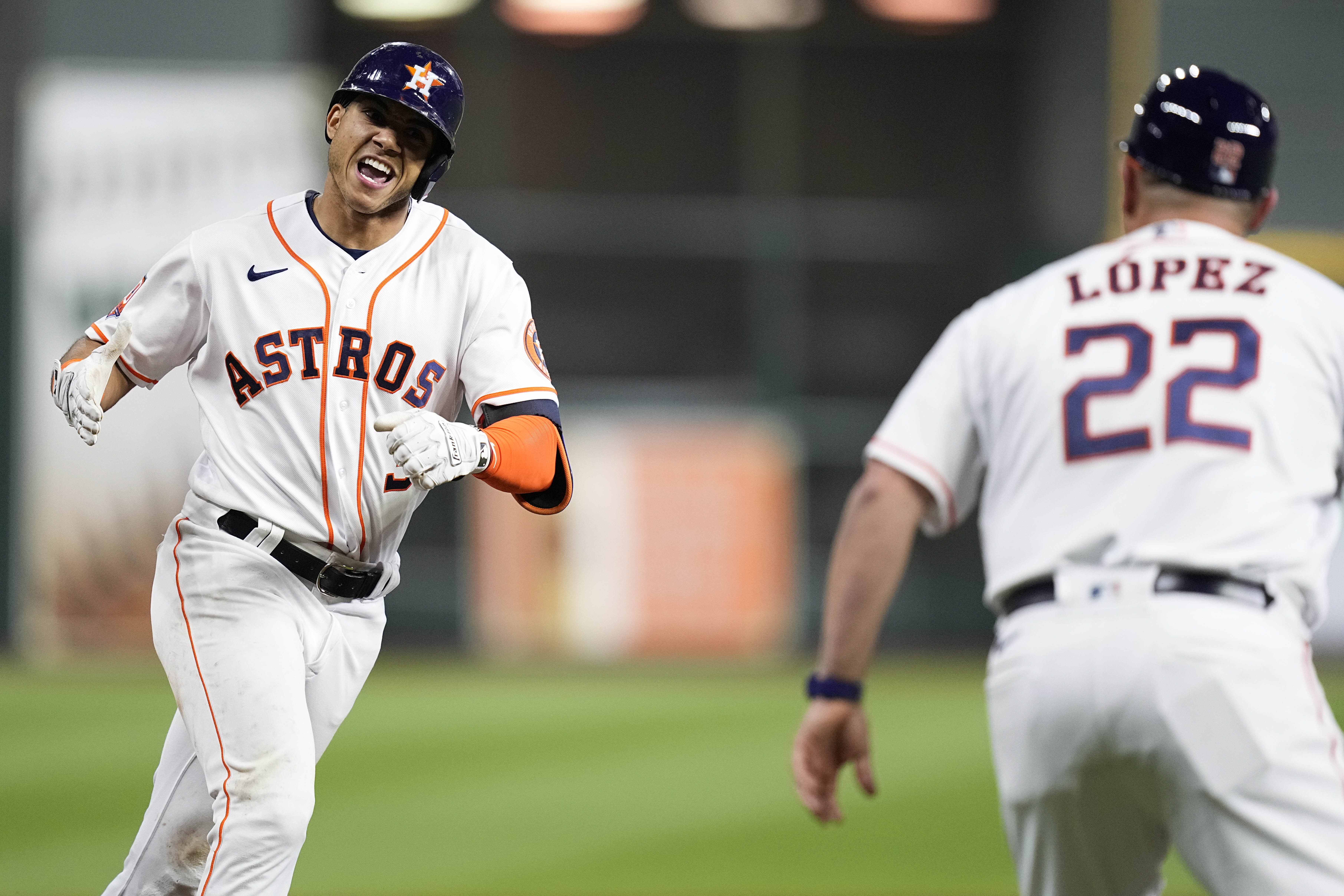 Justin Verlander Ks 11 to lead Astros over Yankees 4-2 in ALCS