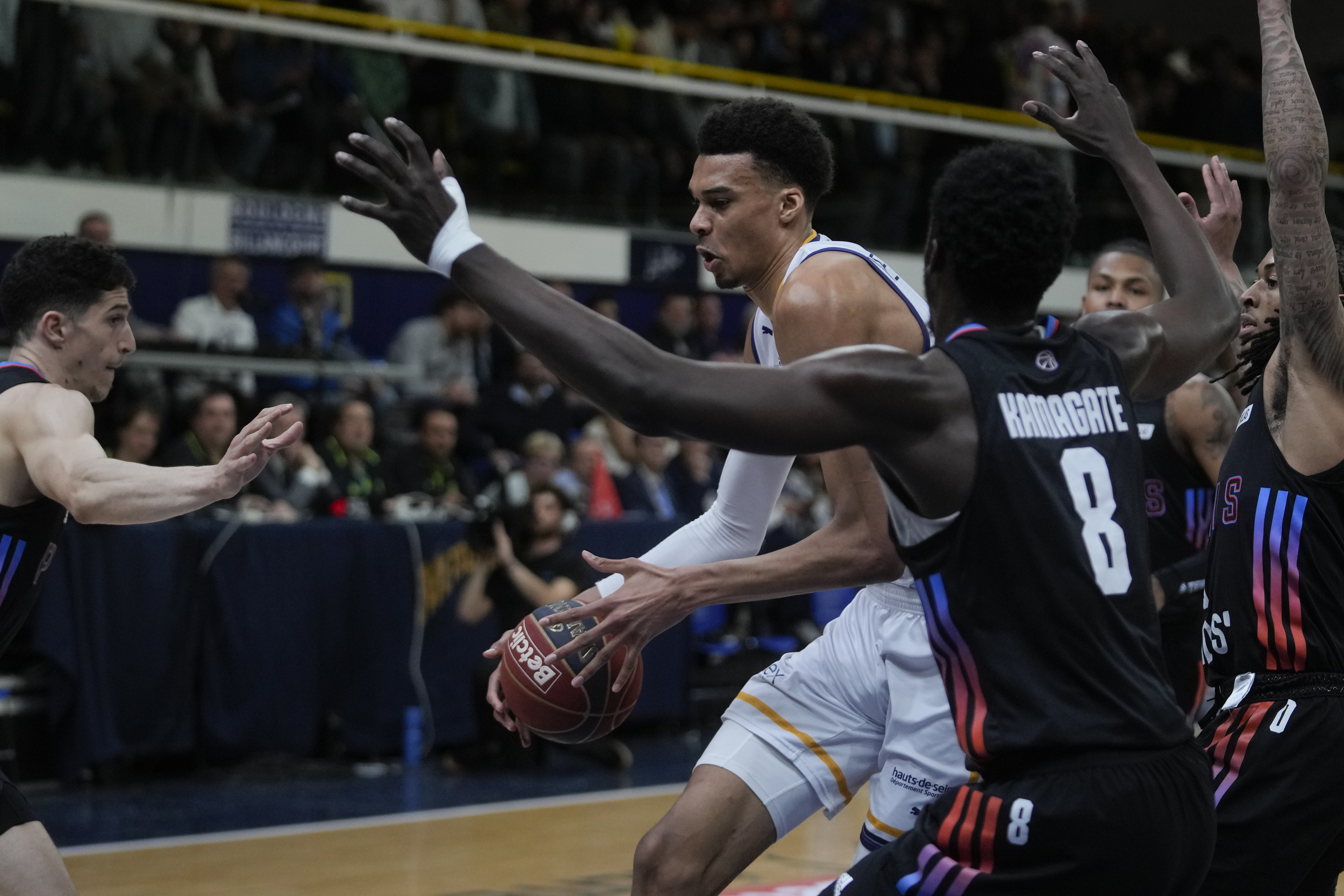 Star-studded crowd watches Victor Wembanyama turn it on late, hours before  NBA draft lottery