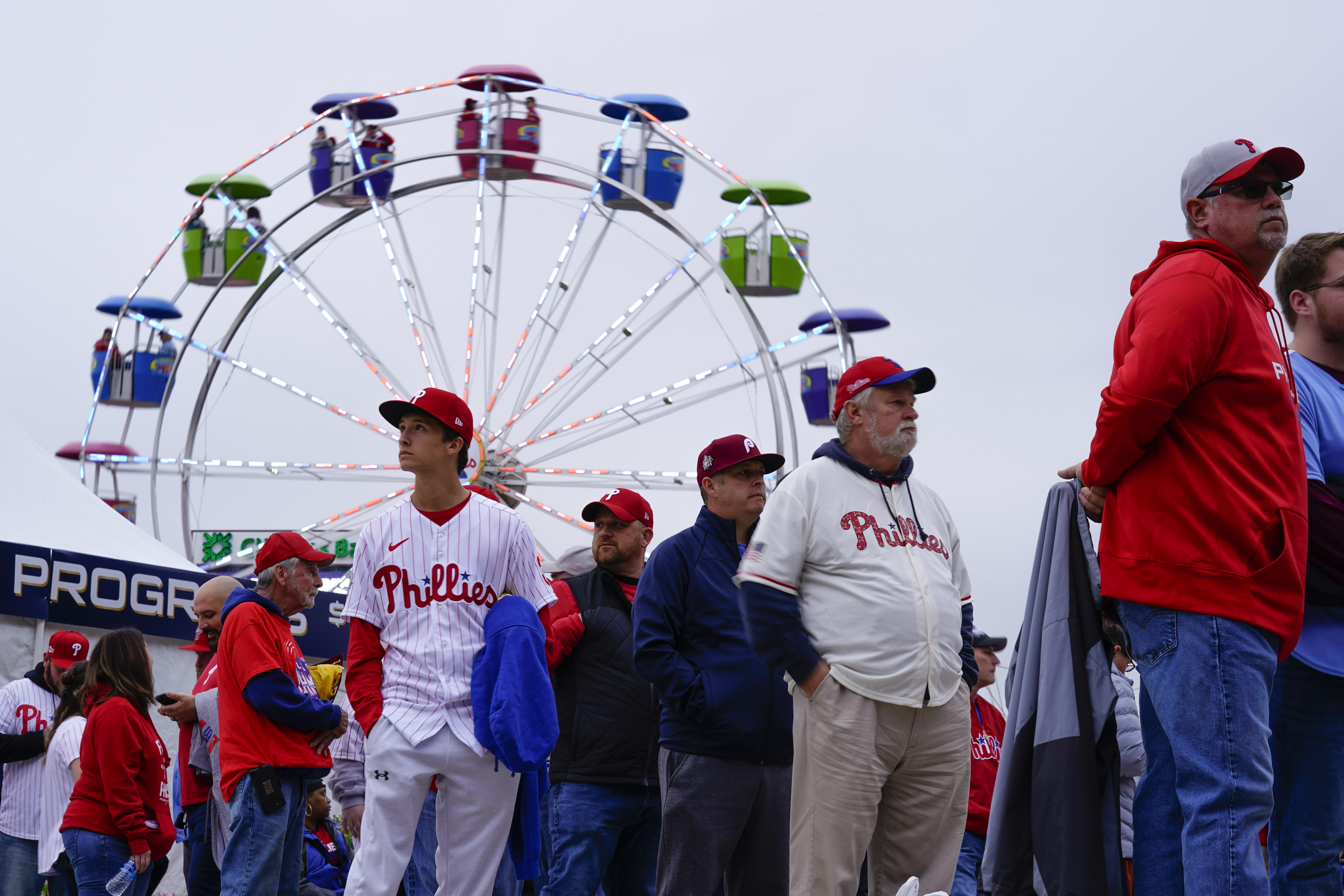 Phillies, Nationals mingle with players at Little League World Series