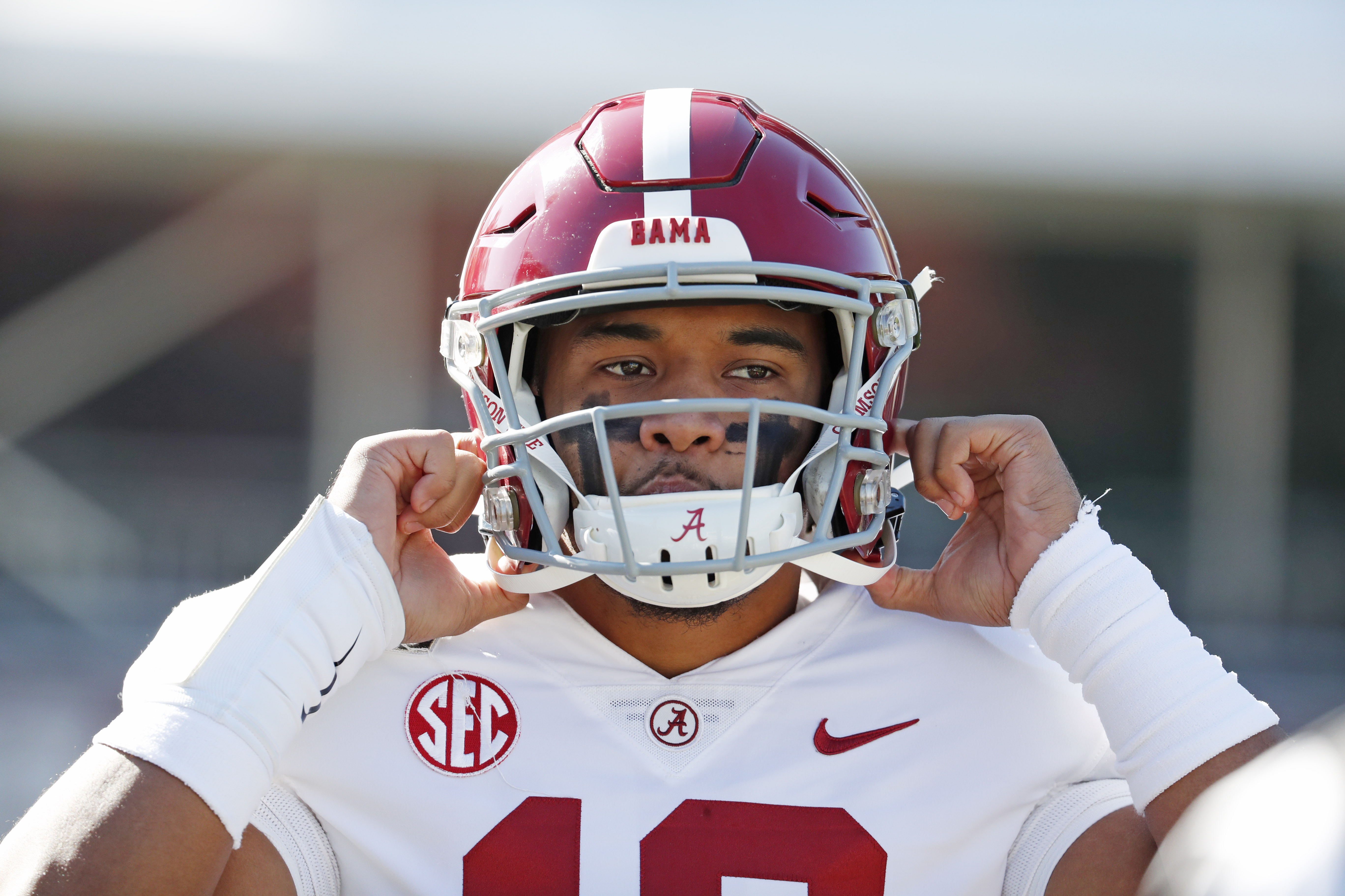 AP source: Tagovailoa signs $30.275 million, 4-year deal