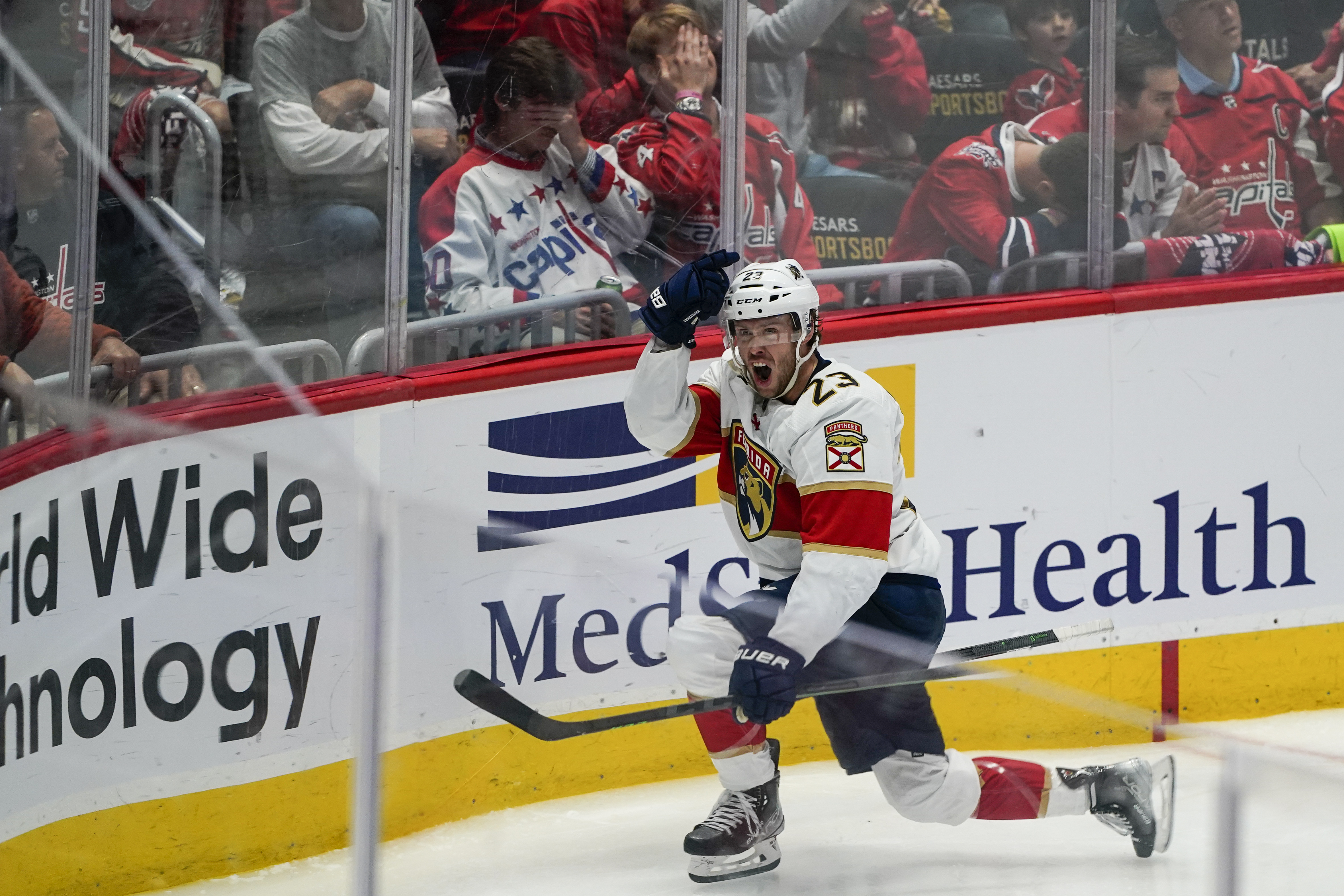 Golden Knights, Panthers players trade blows after Stanley Cup Game 4 as  fans trash ice