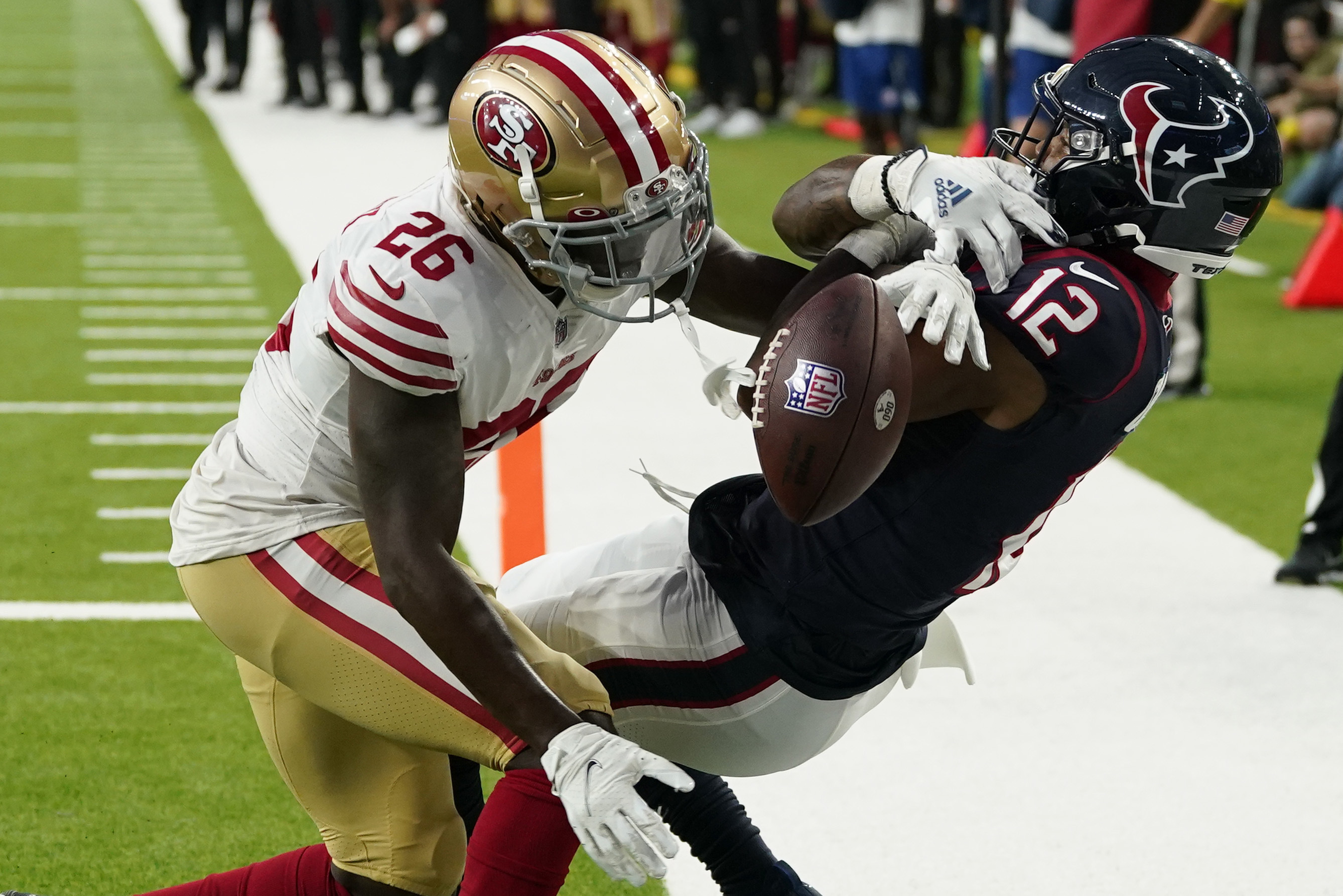 San Francisco 49ers safety Tarvarius Moore (33) tackles Kansas