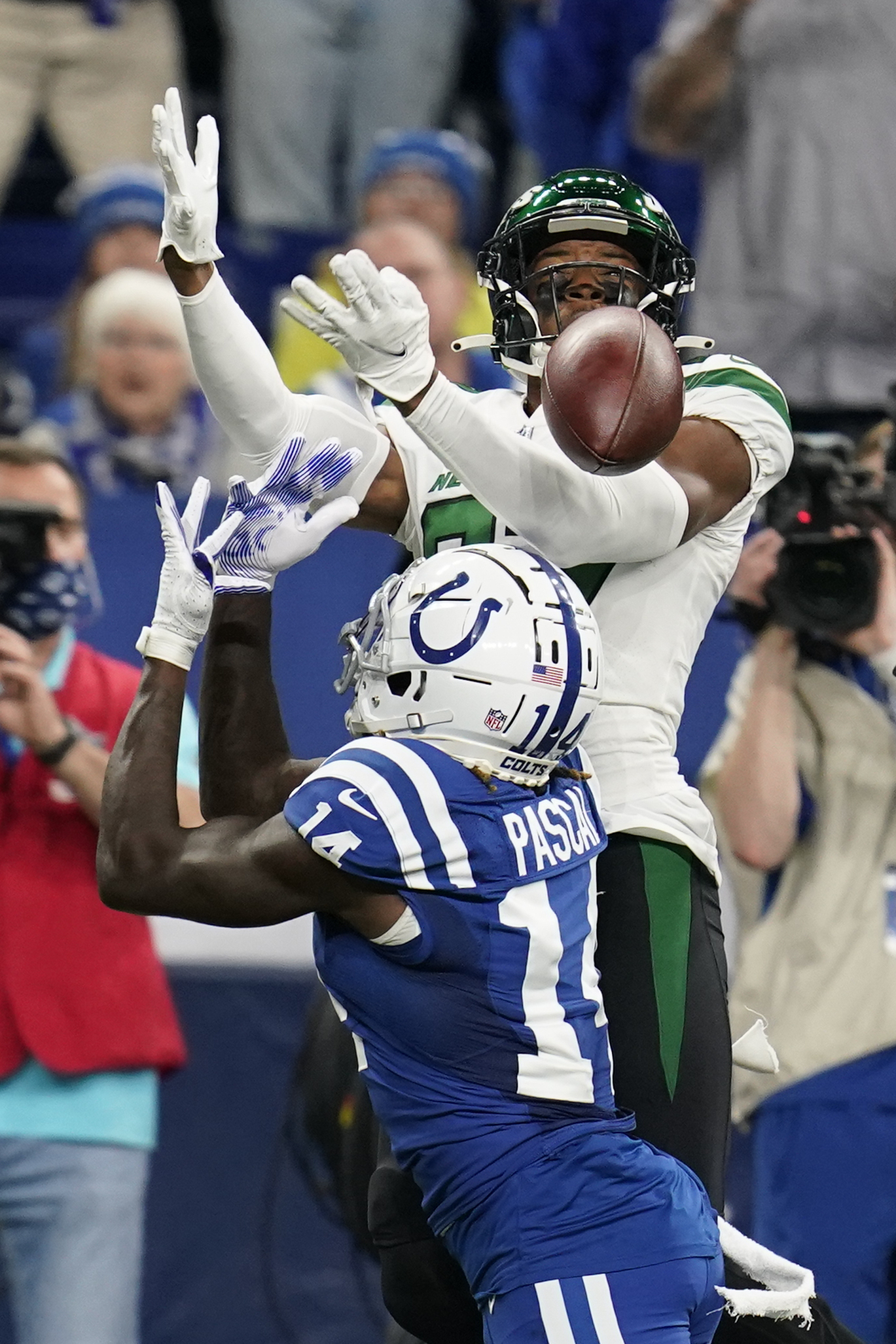 Taylor, ground game help Colts find easy path past Jets