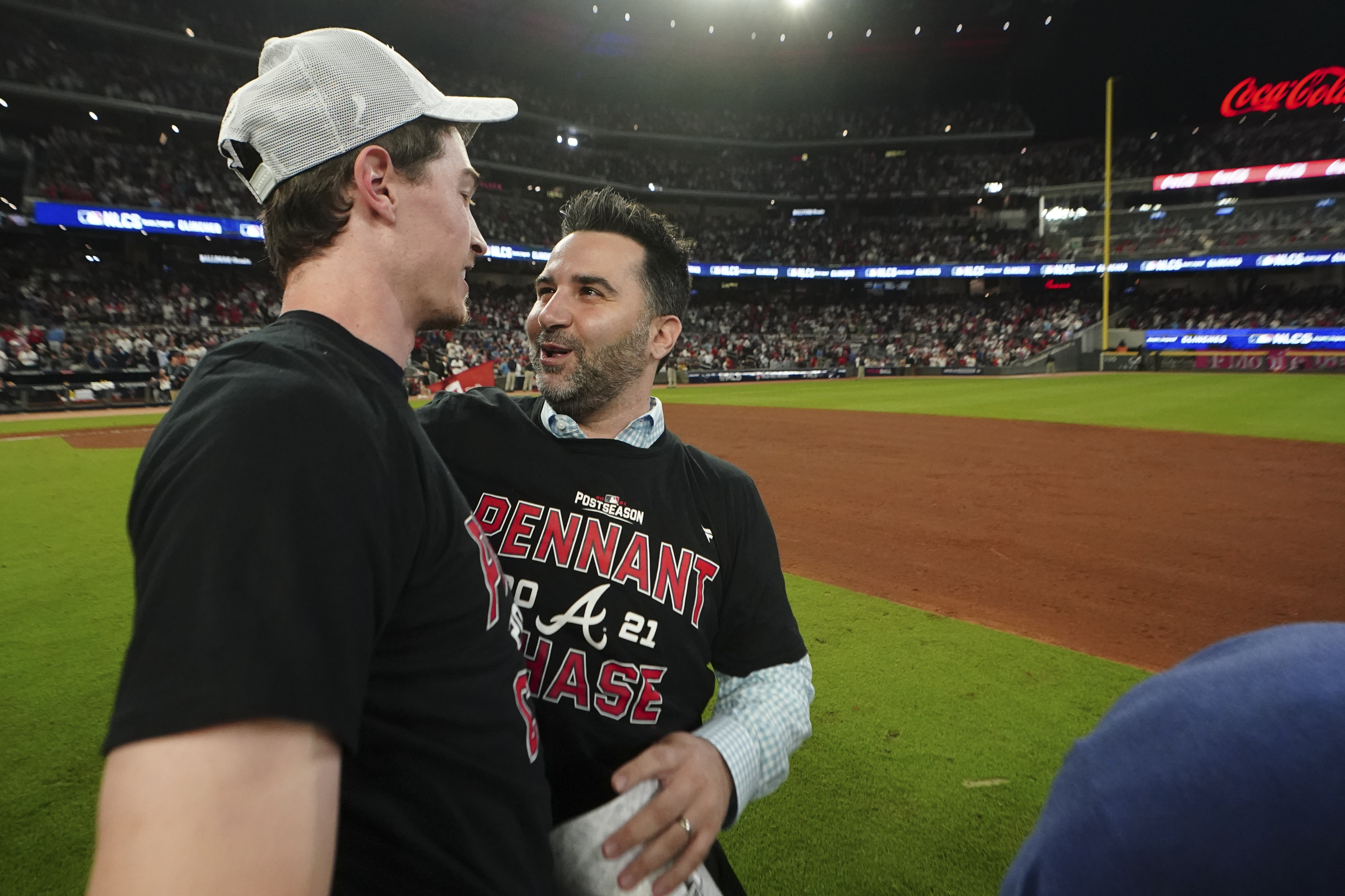 M-V-Free! Freeman HR sends Braves to NLCS, 5-4 over Brewers