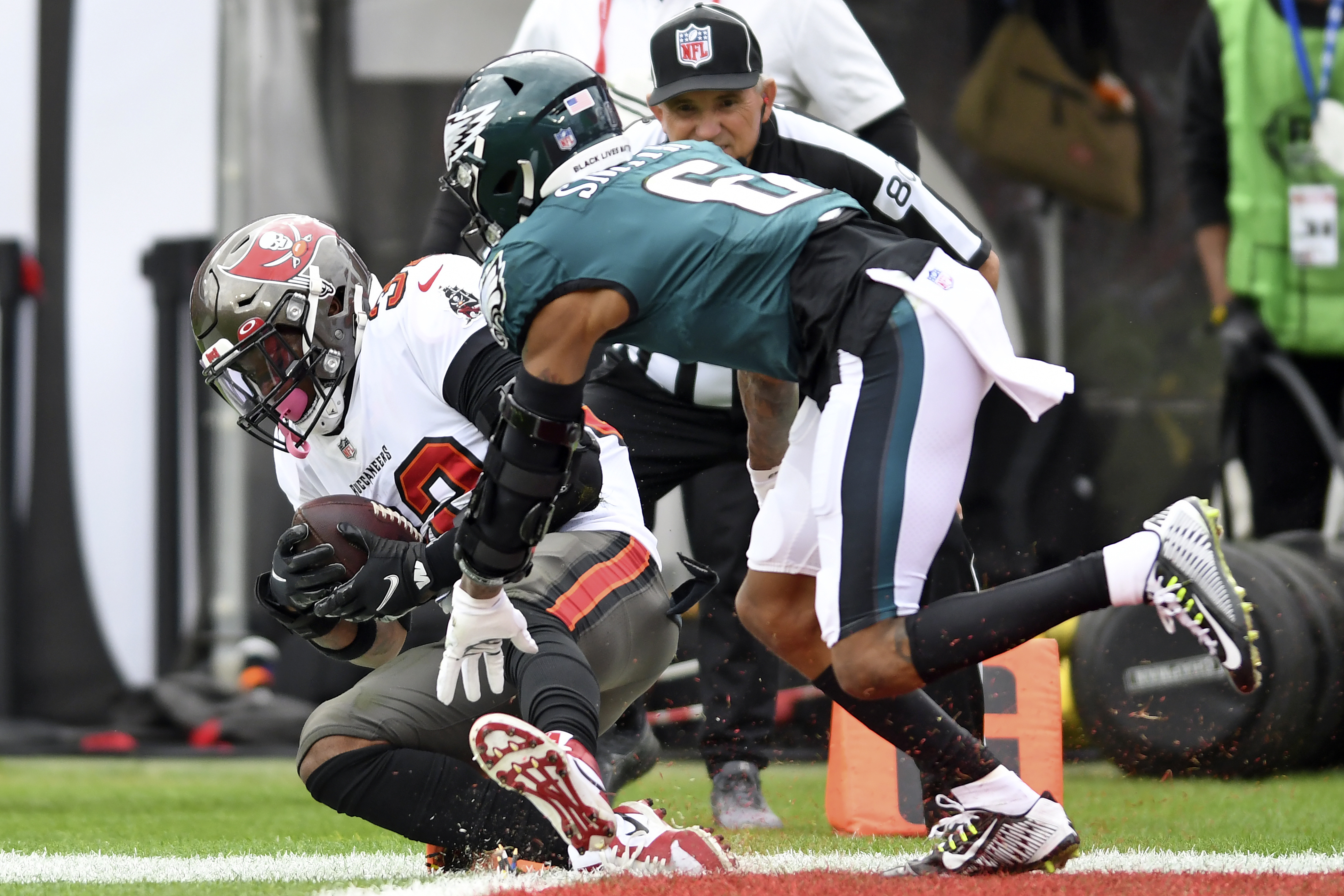 Brady leads Bucs to 31-15 NFC playoffs win over Eagles