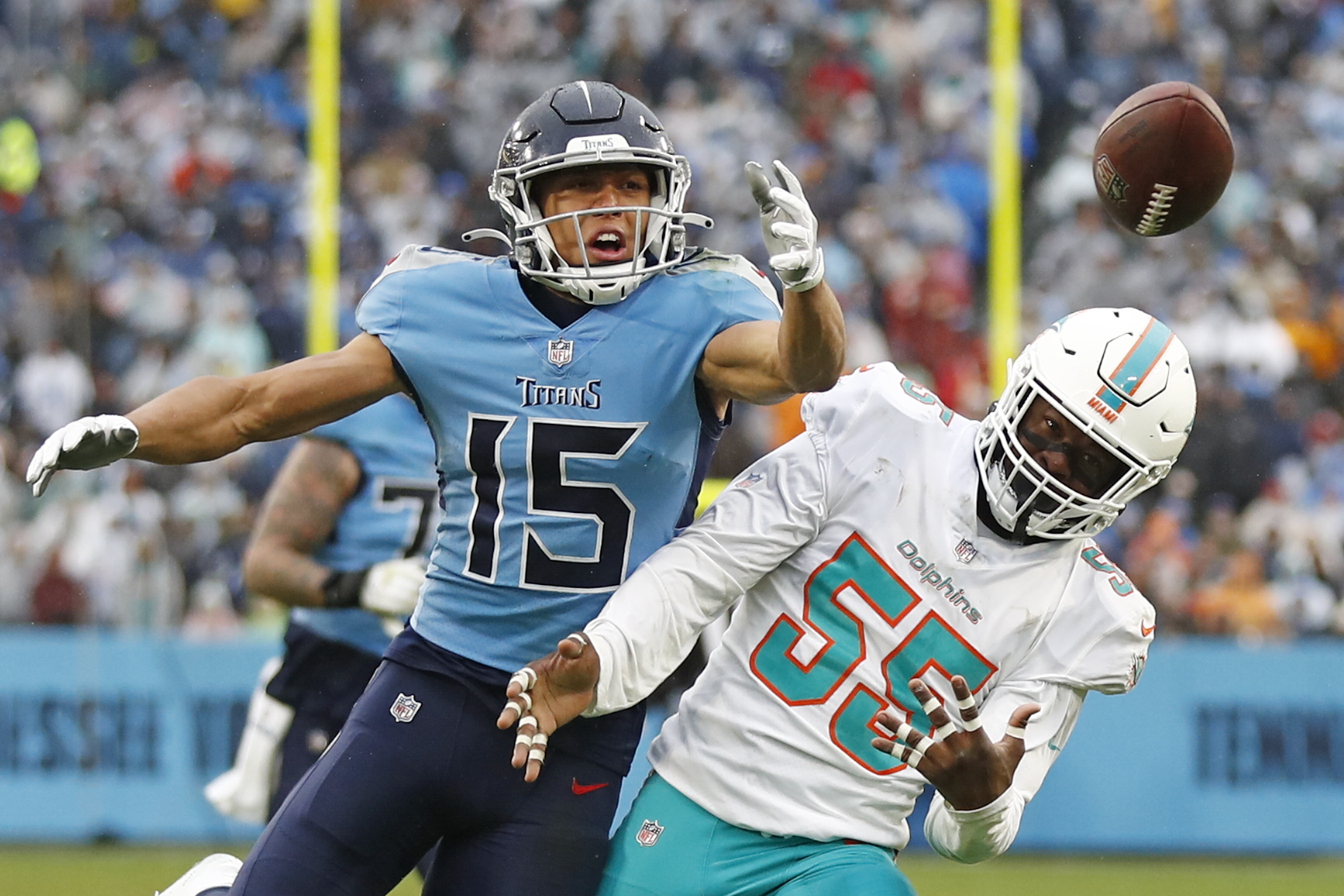 Titans clinch 2nd straight AFC South, beating Miami 34-3