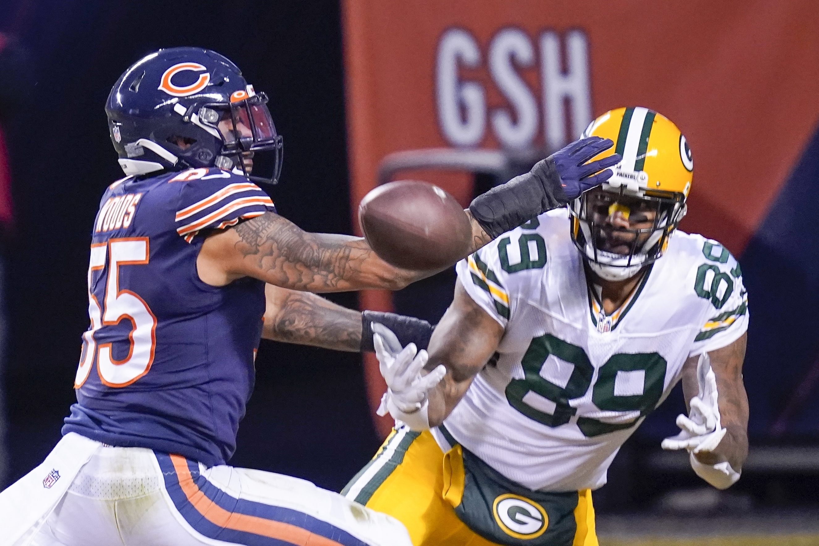 Rodgers tosses four TDs, Packers pull away from Bears 35-16 to clinch NFC's  top seed - Acme Packing Company