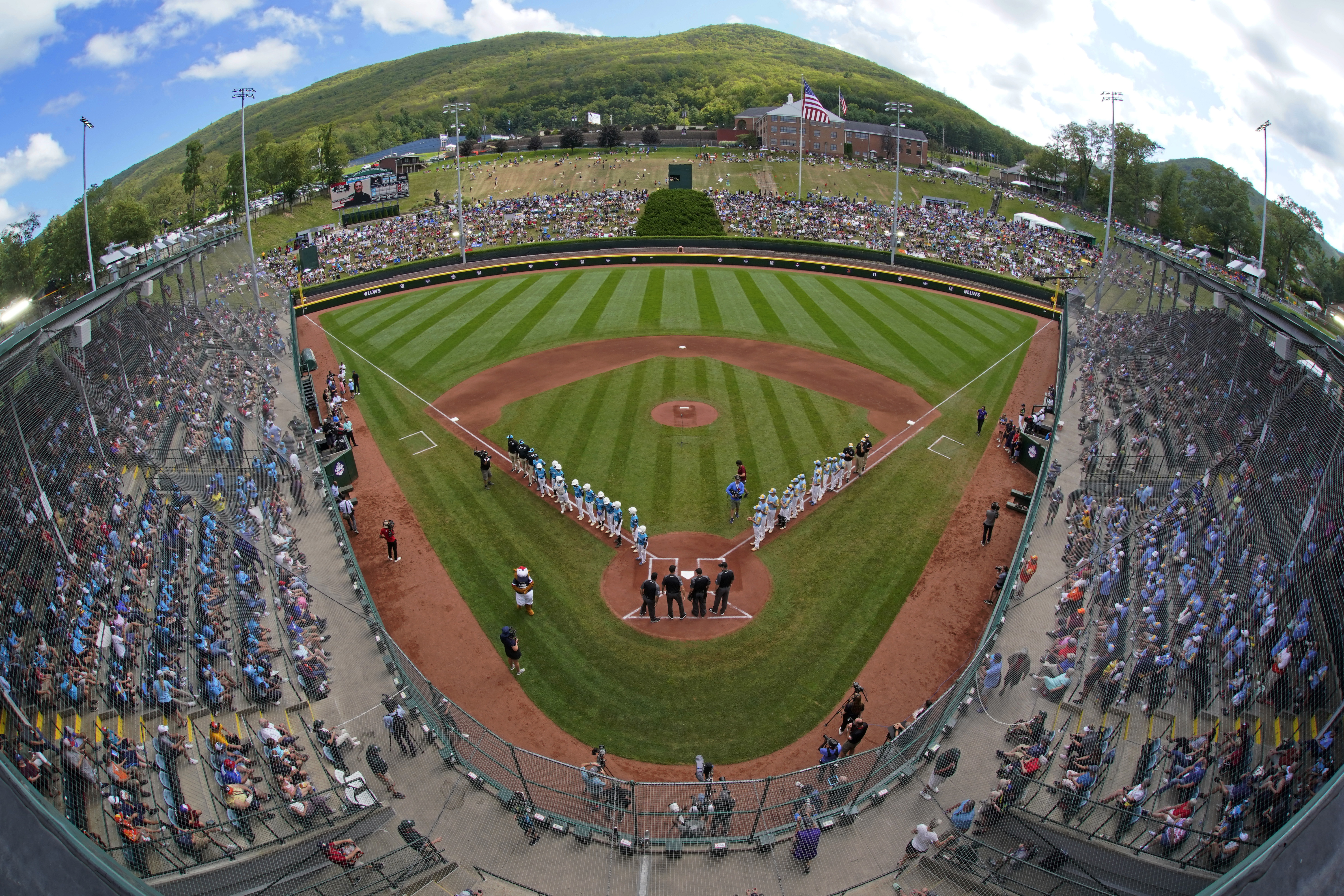 With walk-off homer, California beats Curacao in Little League