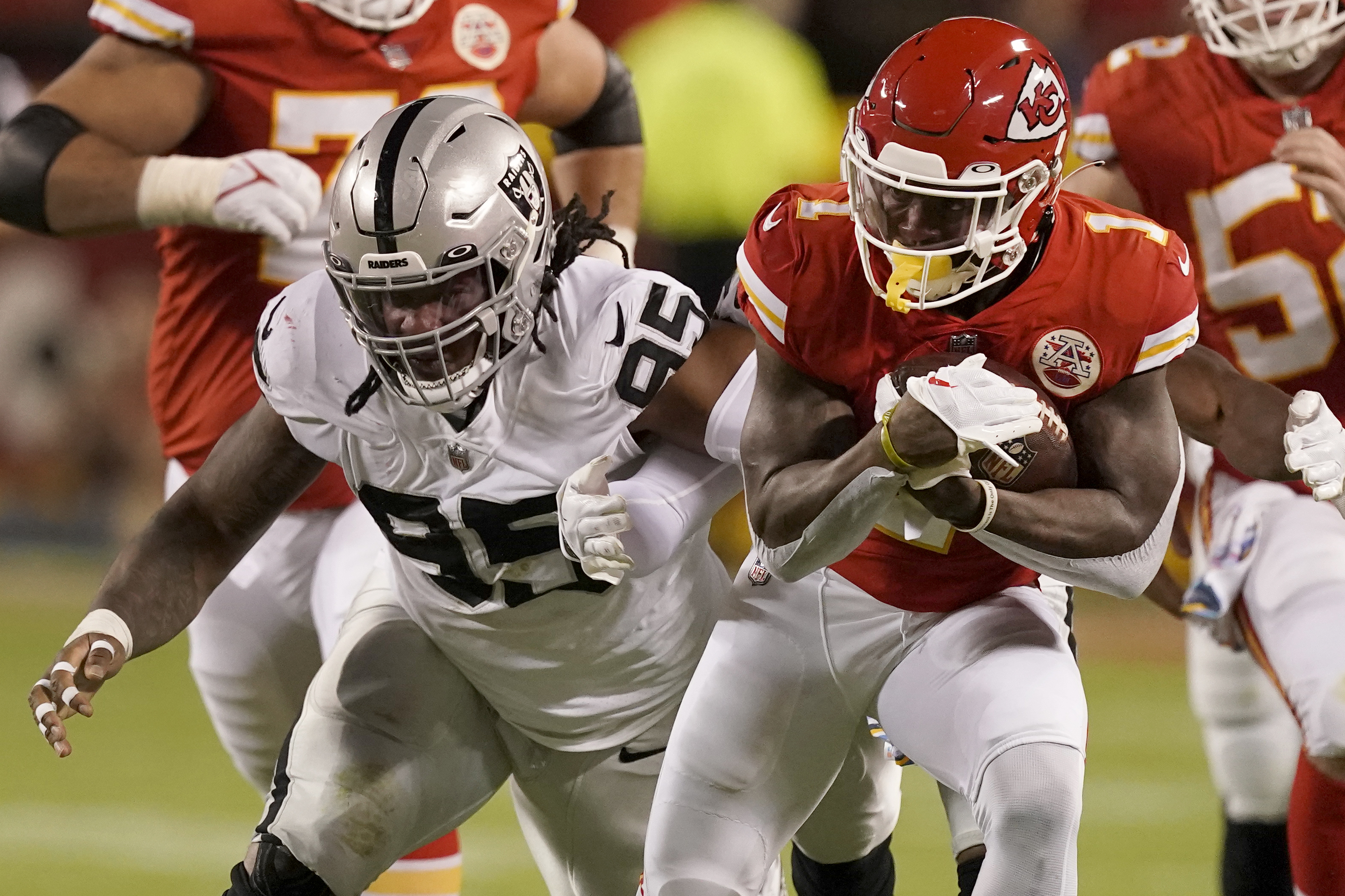 Chiefs hold on for wild 30-29 victory over rival Raiders