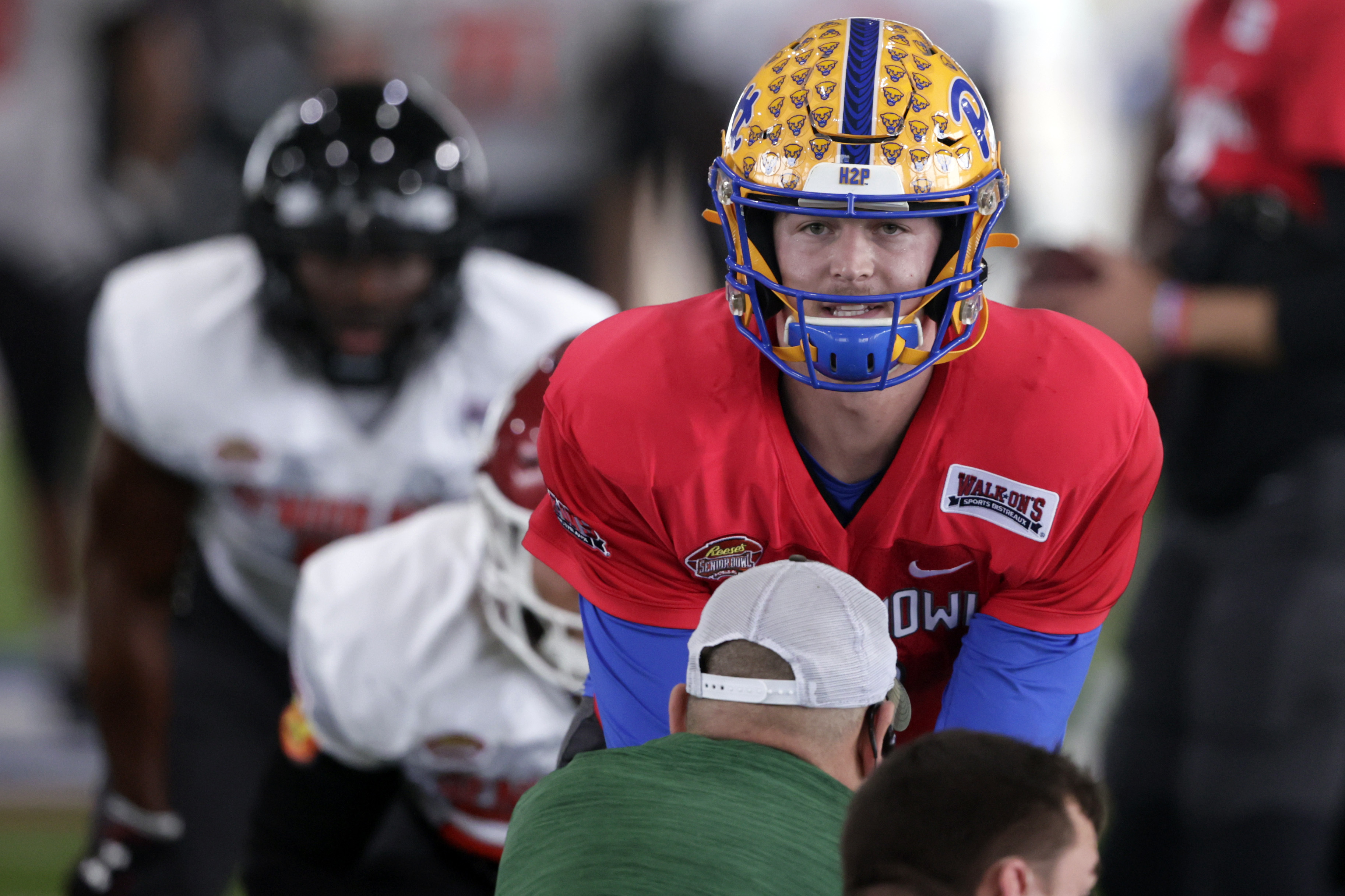 Chris Olave has insane, one-hand catch on Monday Night Football