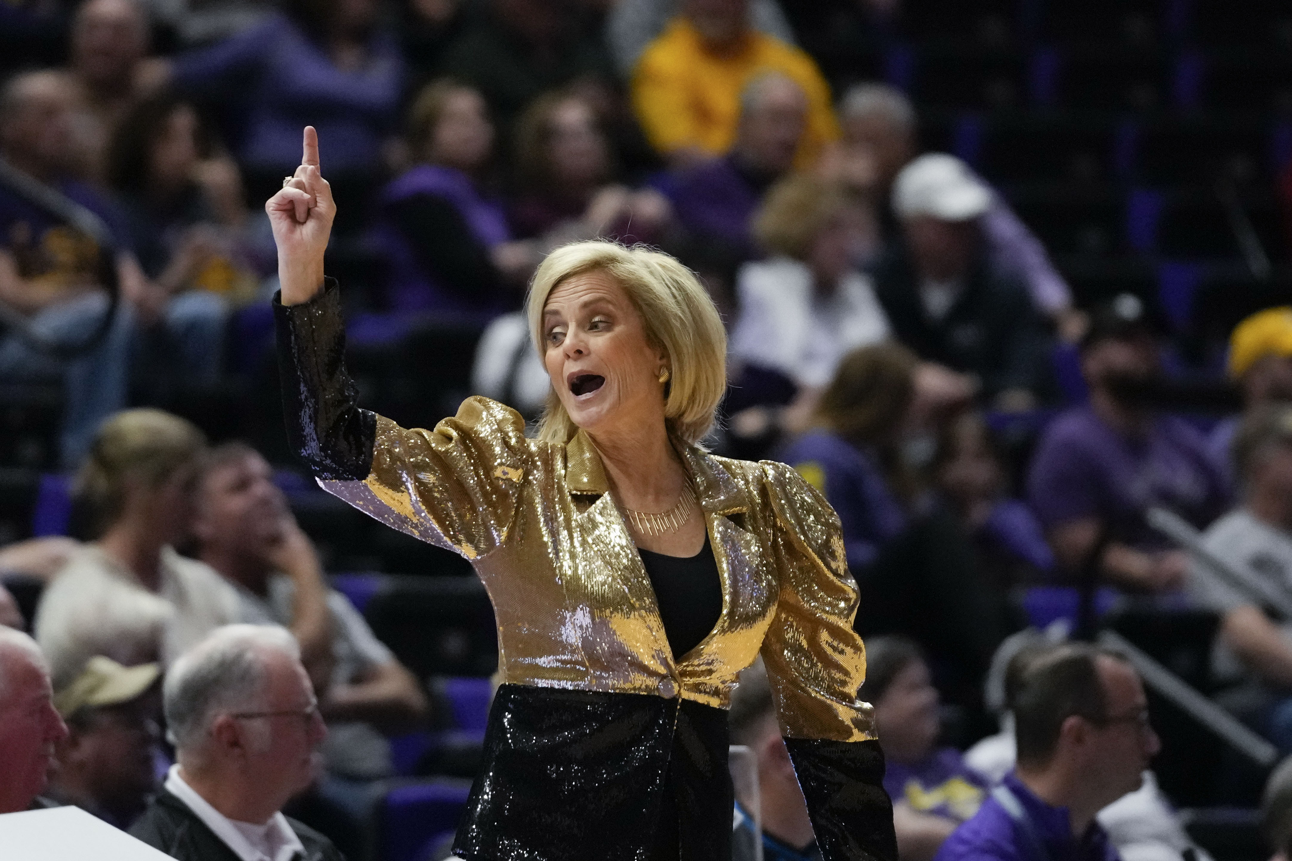 Angel Reese scores 30, unbeaten No. 3 LSU edges Arkansas