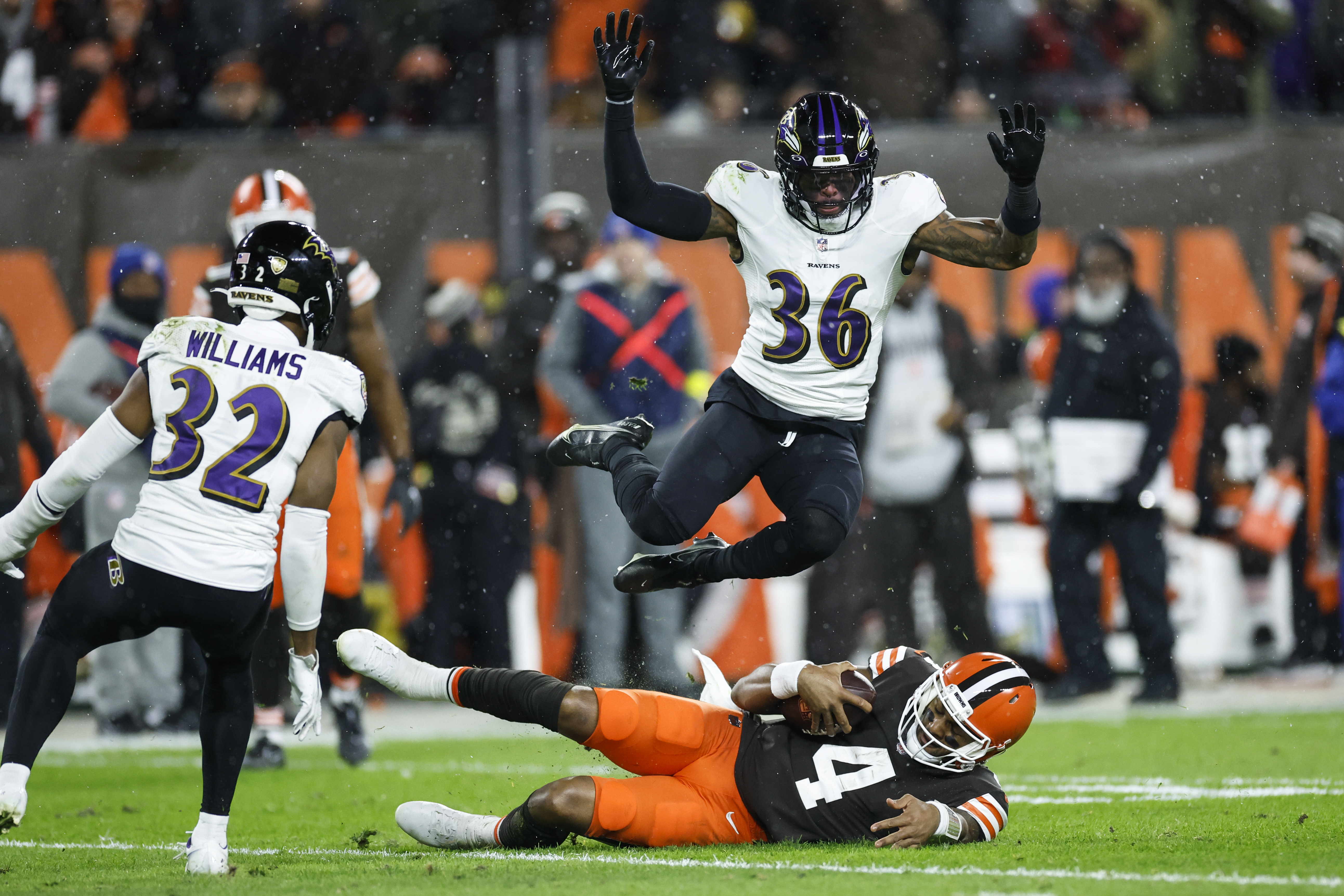 Watson throws TD, wins home debut as Browns down Ravens 13-3