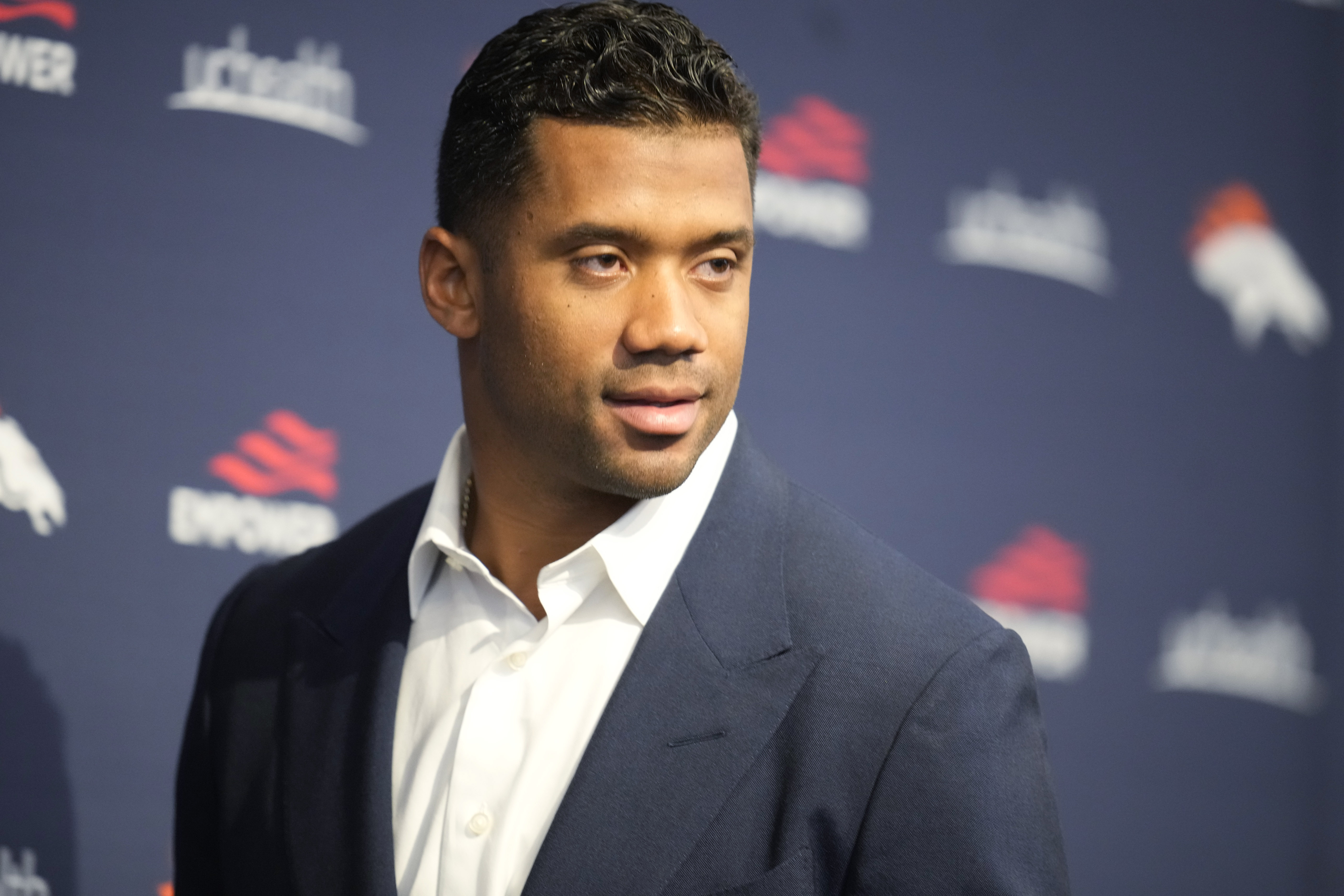 Russell Wilson, Broncos agree to terms on five-year, $245M contract  extension