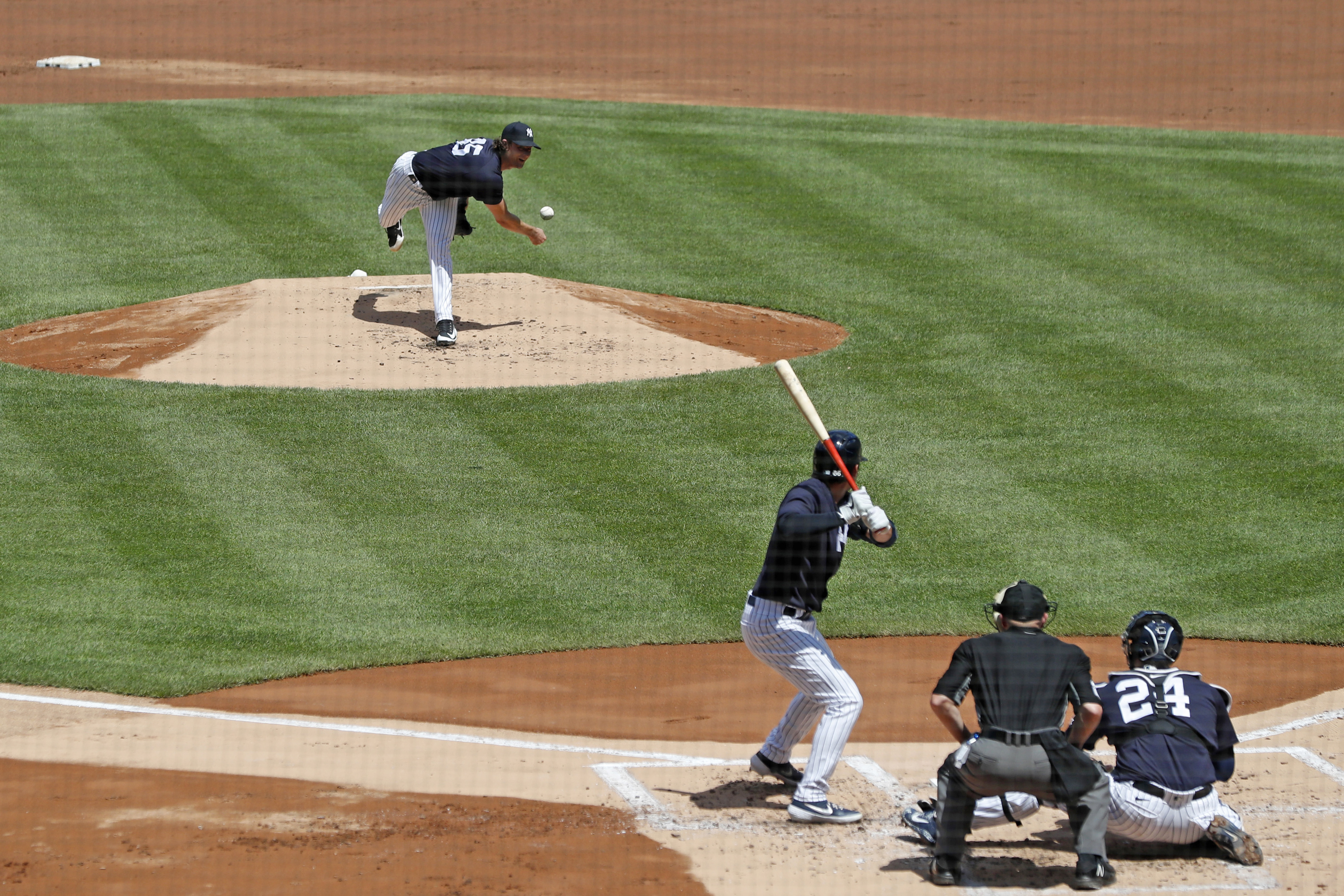 Gerrit Cole & recorded fans tune up for Yankees debuts