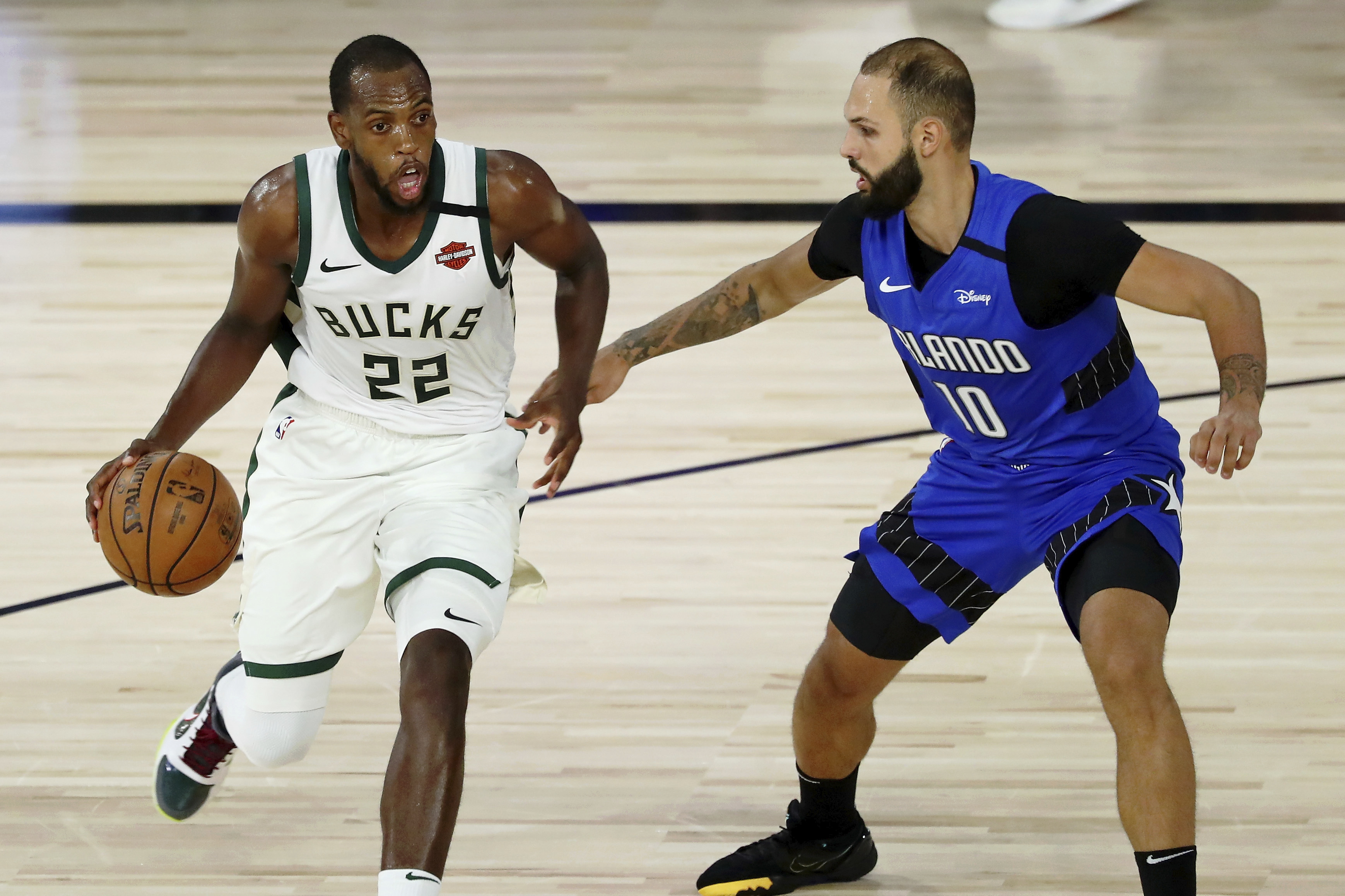 Bucks close in on Magic