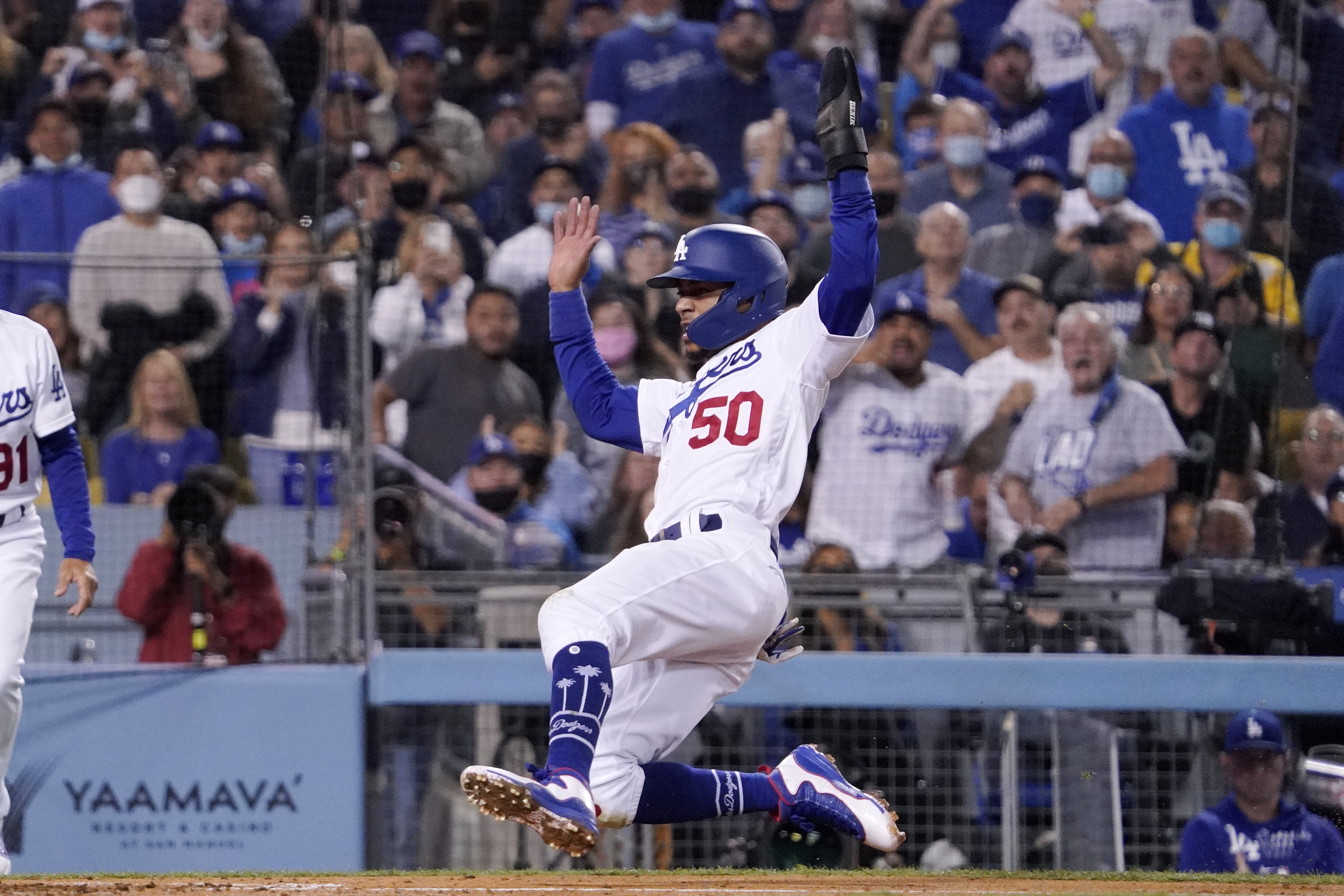 Dodgers slam 4 HRs in 8th for 11-9 comeback win over Padres
