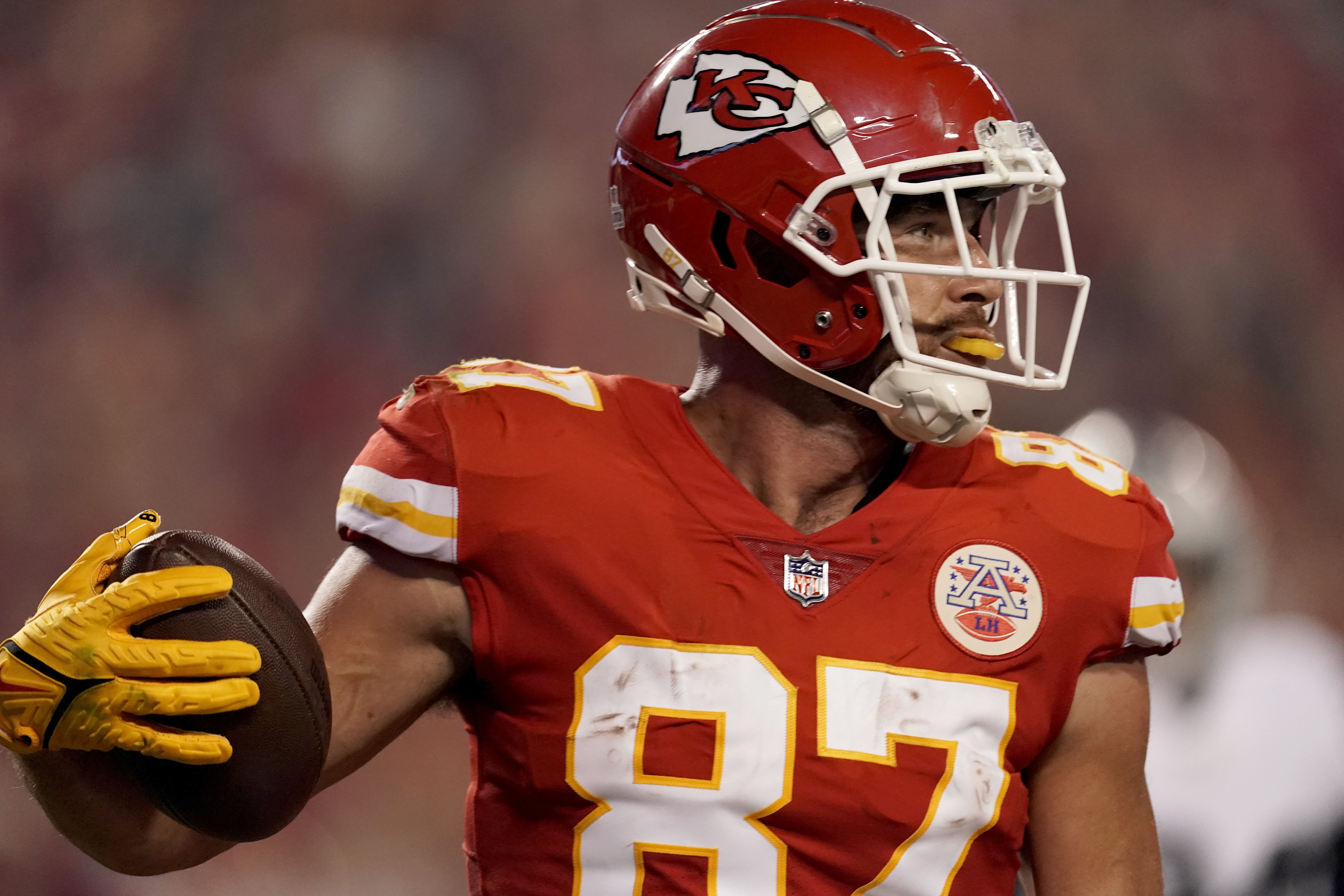 Chiefs hold on for wild 30-29 victory over rival Raiders – KXAN Austin