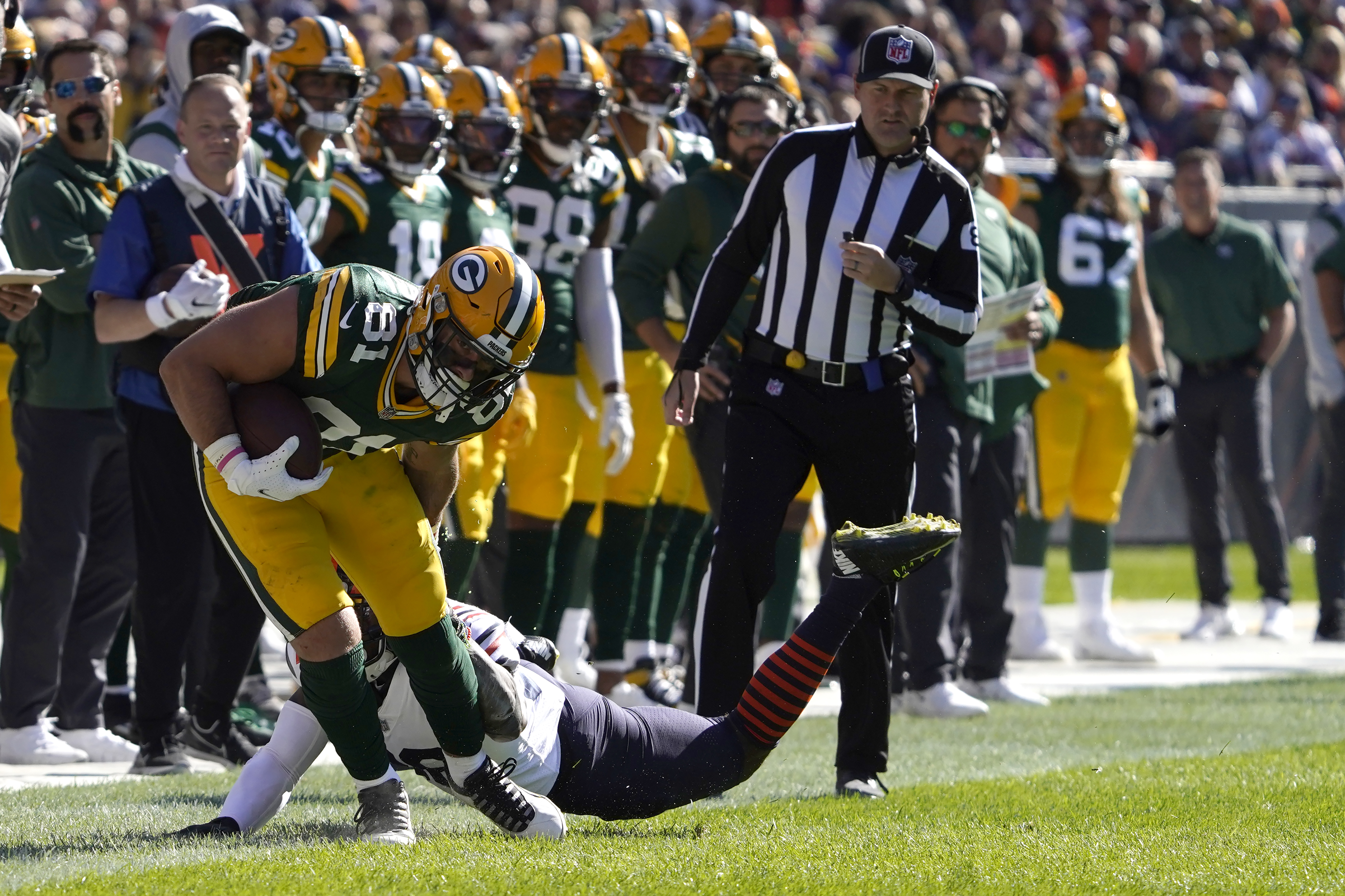 Rodgers Throws 2 TDs, Runs for 1 as Packers Beat Bears 24-14