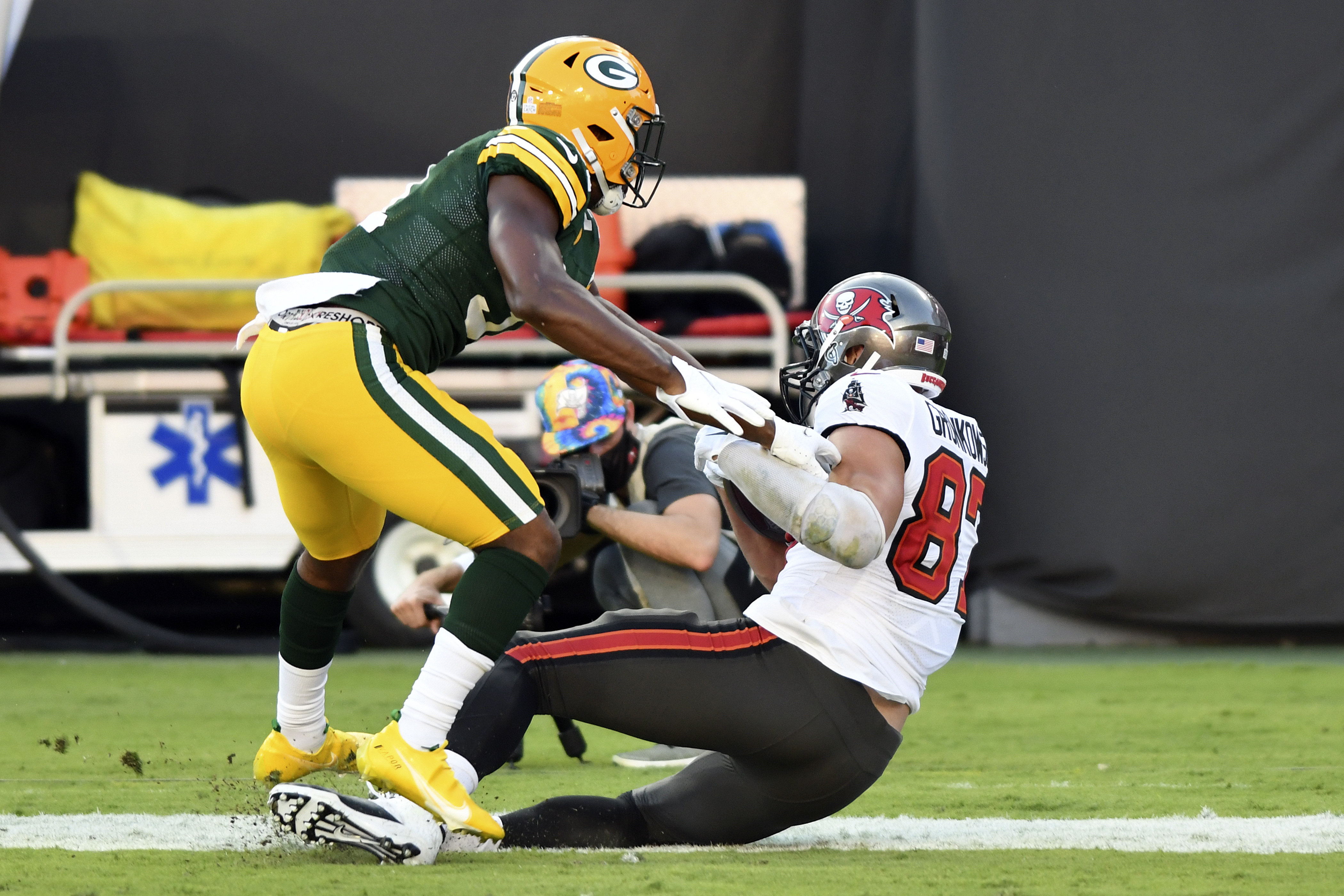 Tom Brady outplays Aaron Rodgers as Buccaneers rout Packers – The