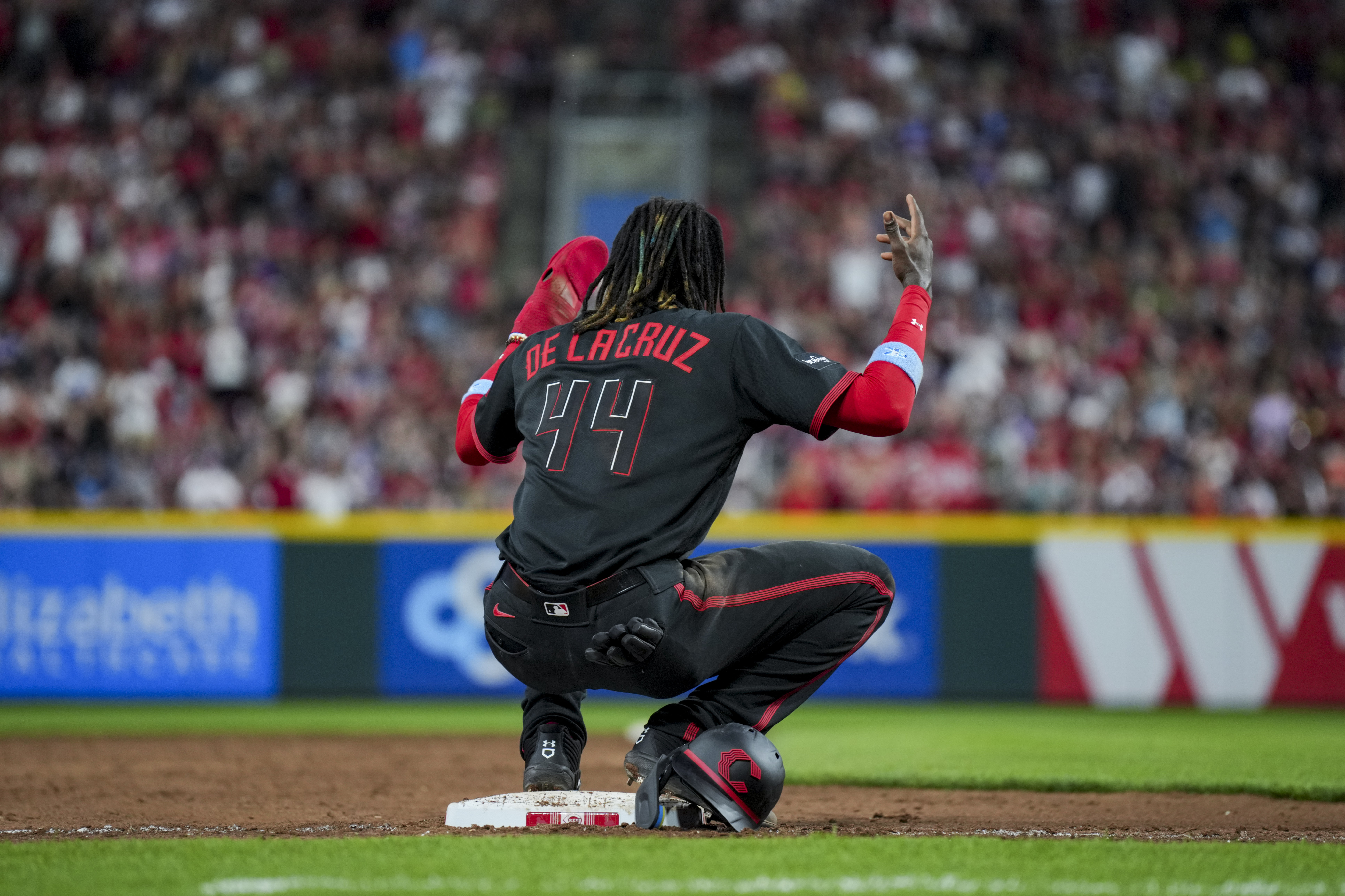 De La Cruz goes for cycle and Votto hits 2 clutch homers as streaking Reds  stop Braves 11-10