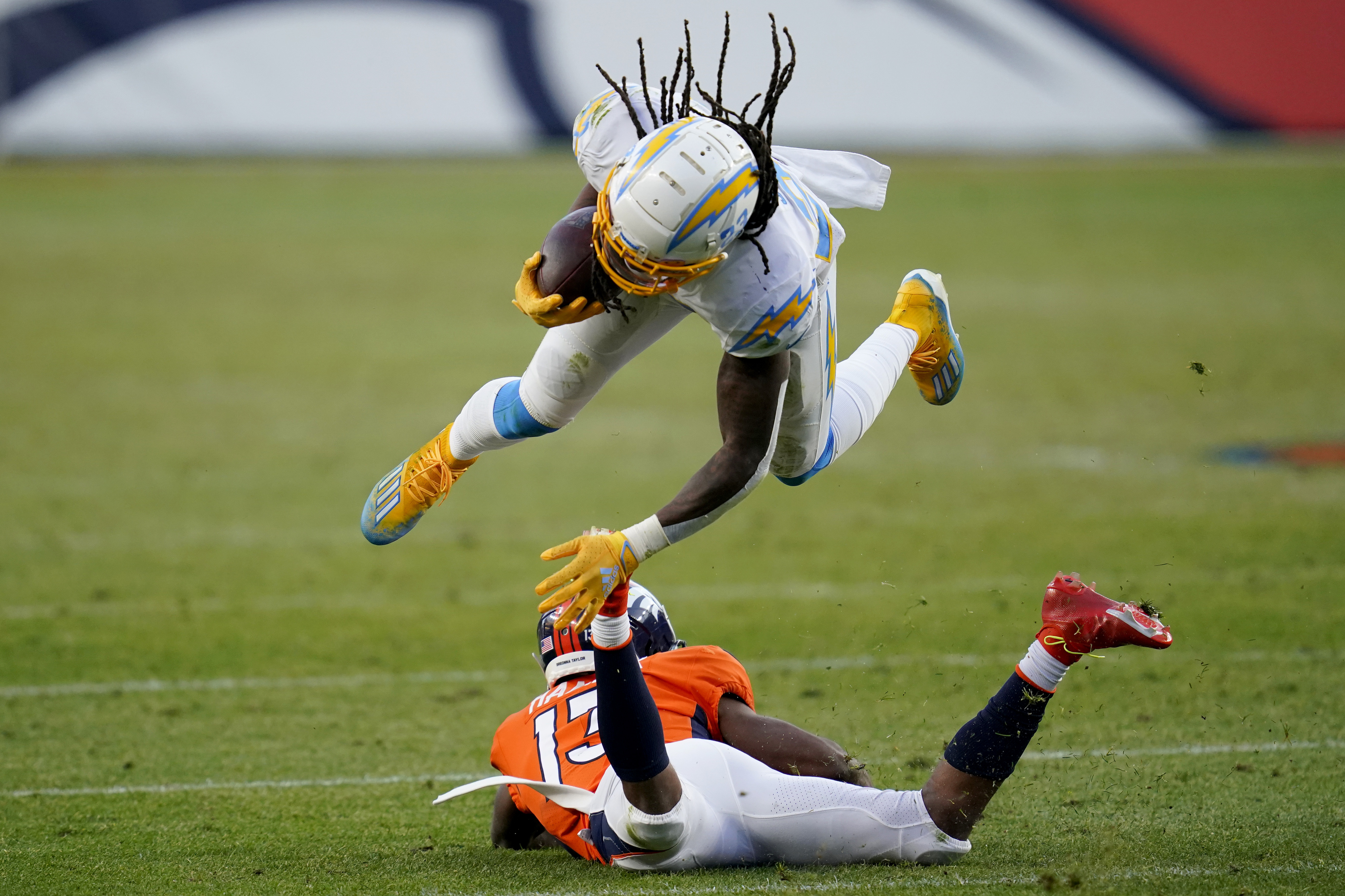 Lock rallies Broncos to last-second 31-30 win over Chargers