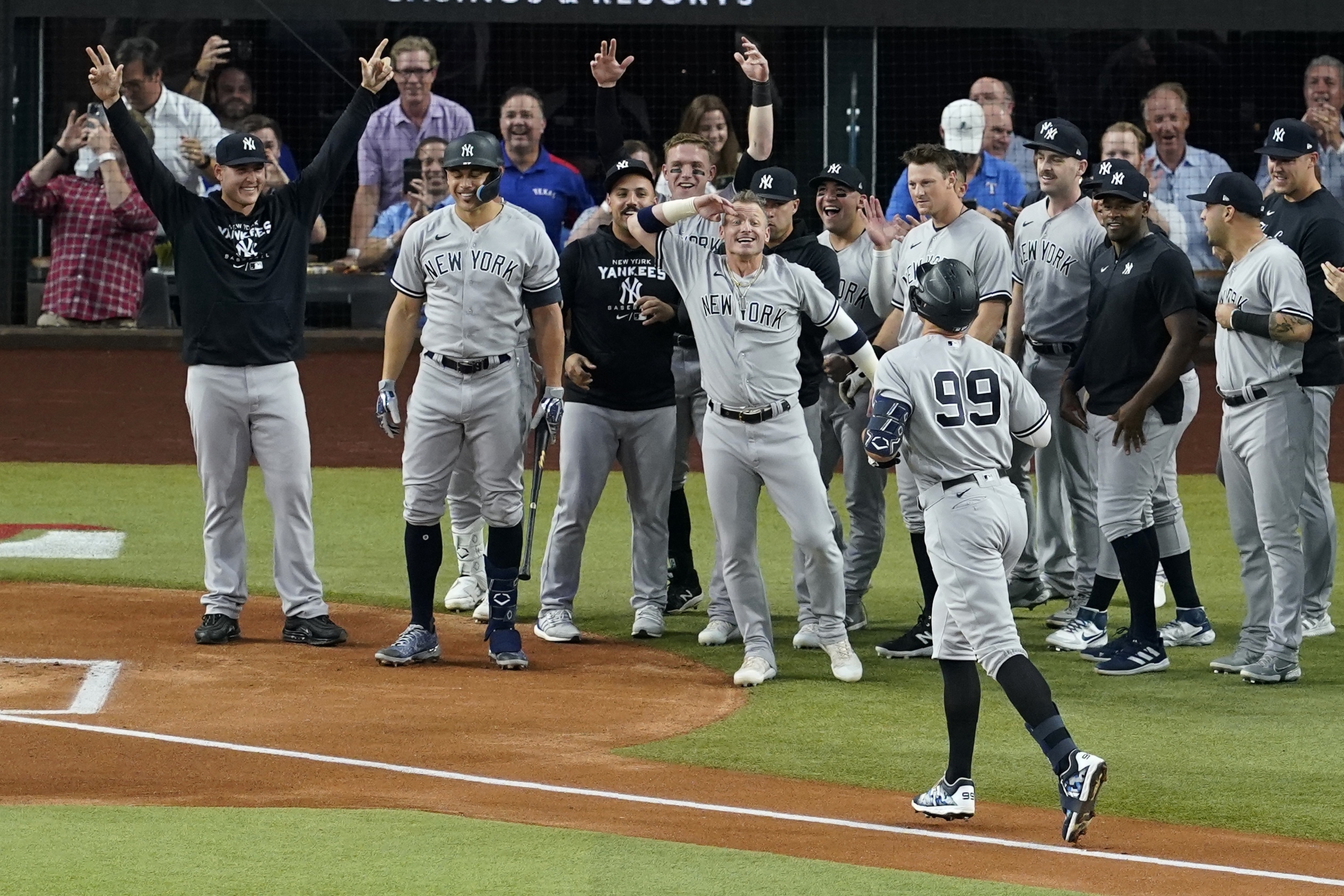 Aaron Judge rewrites Yankees' record books with 55th home run