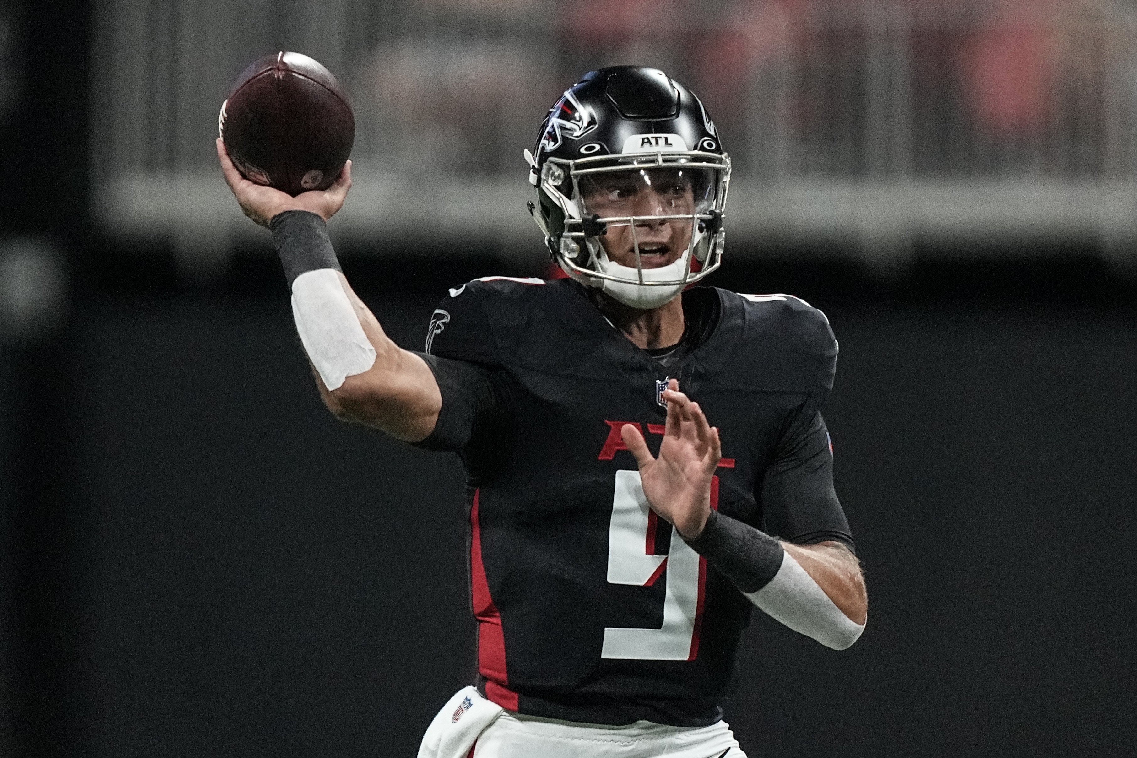 Cover 9@9: Falcons have faith in Younghoe Koo