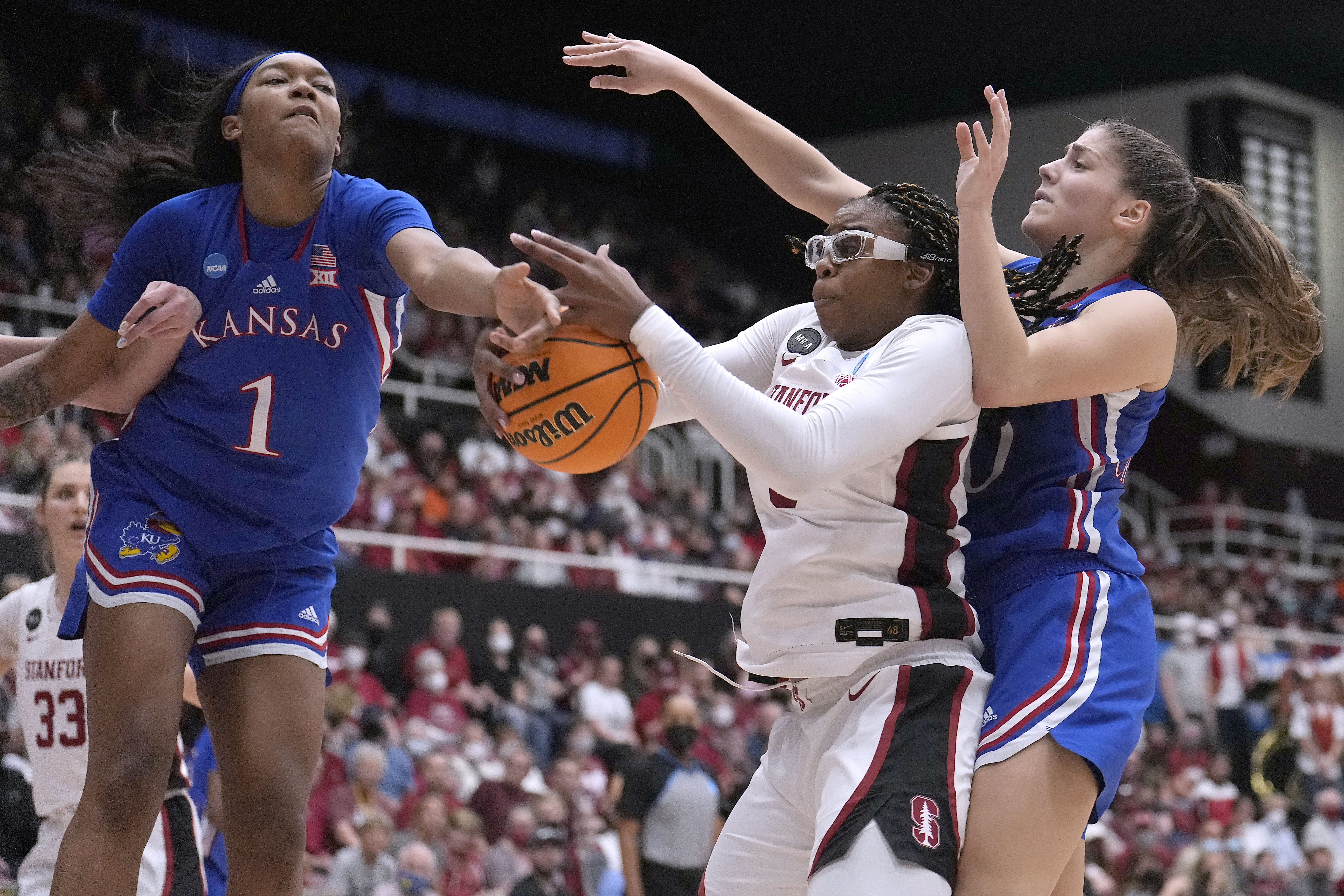 South Carolina tops women's AP Top 25, Kansas cracks poll