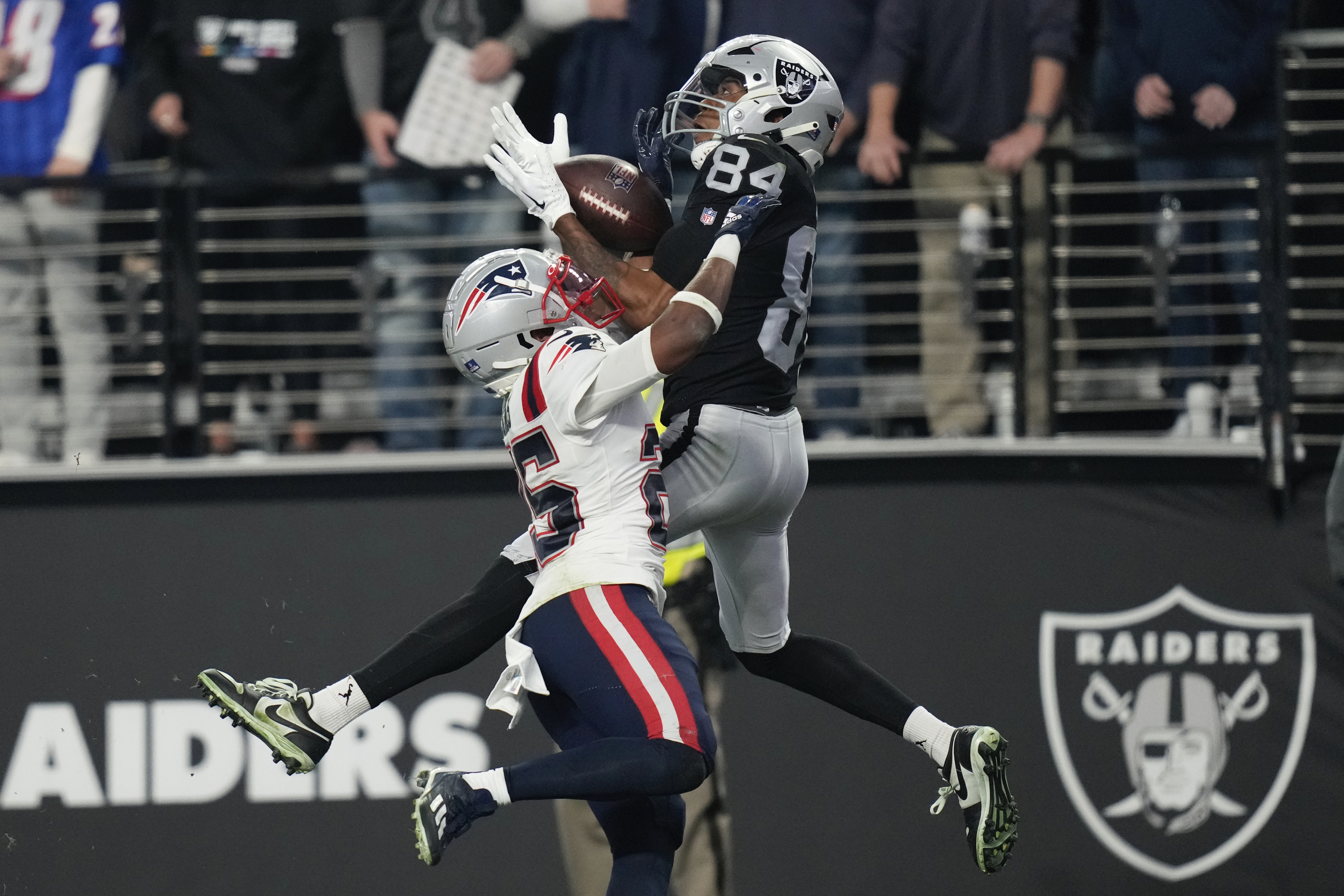 Bill Belichick, Jakobi Meyers blame Mac Jones for botched Patriots play vs.  Raiders