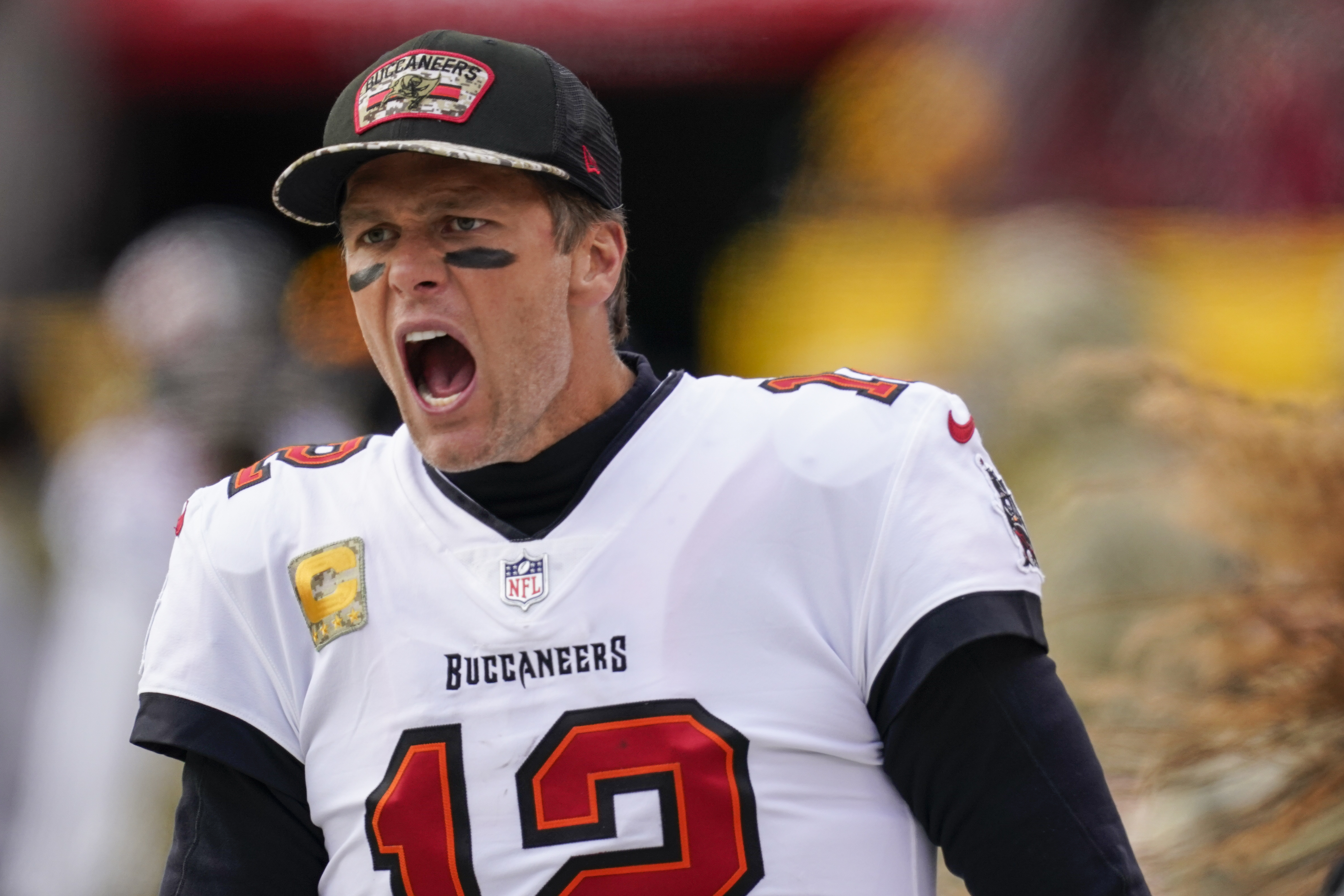 Bucs' Tom Brady rages at official over missed pass interference call vs.  49ers