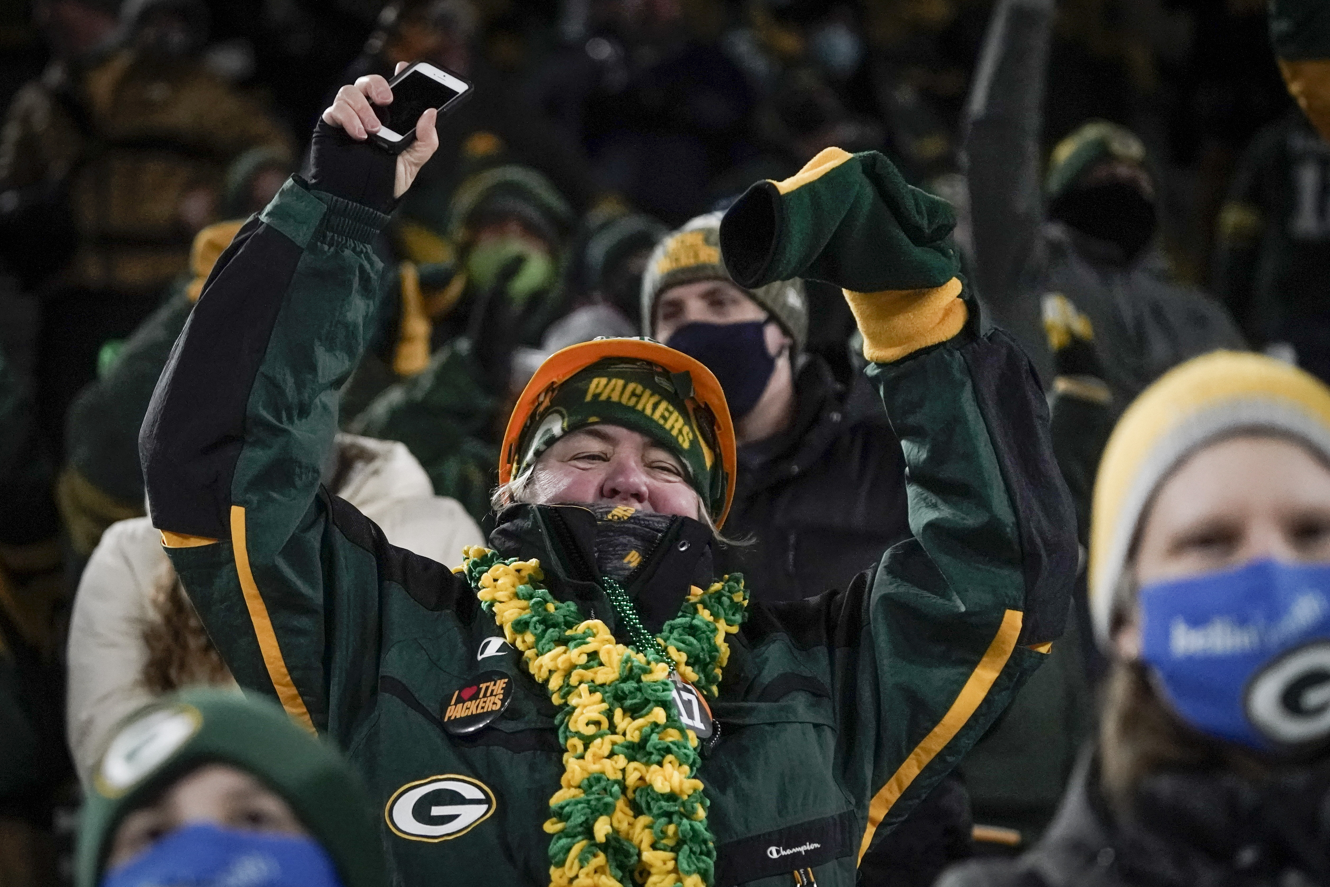 Rodgers, Packers beat Rams 32-18 to reach NFC title game