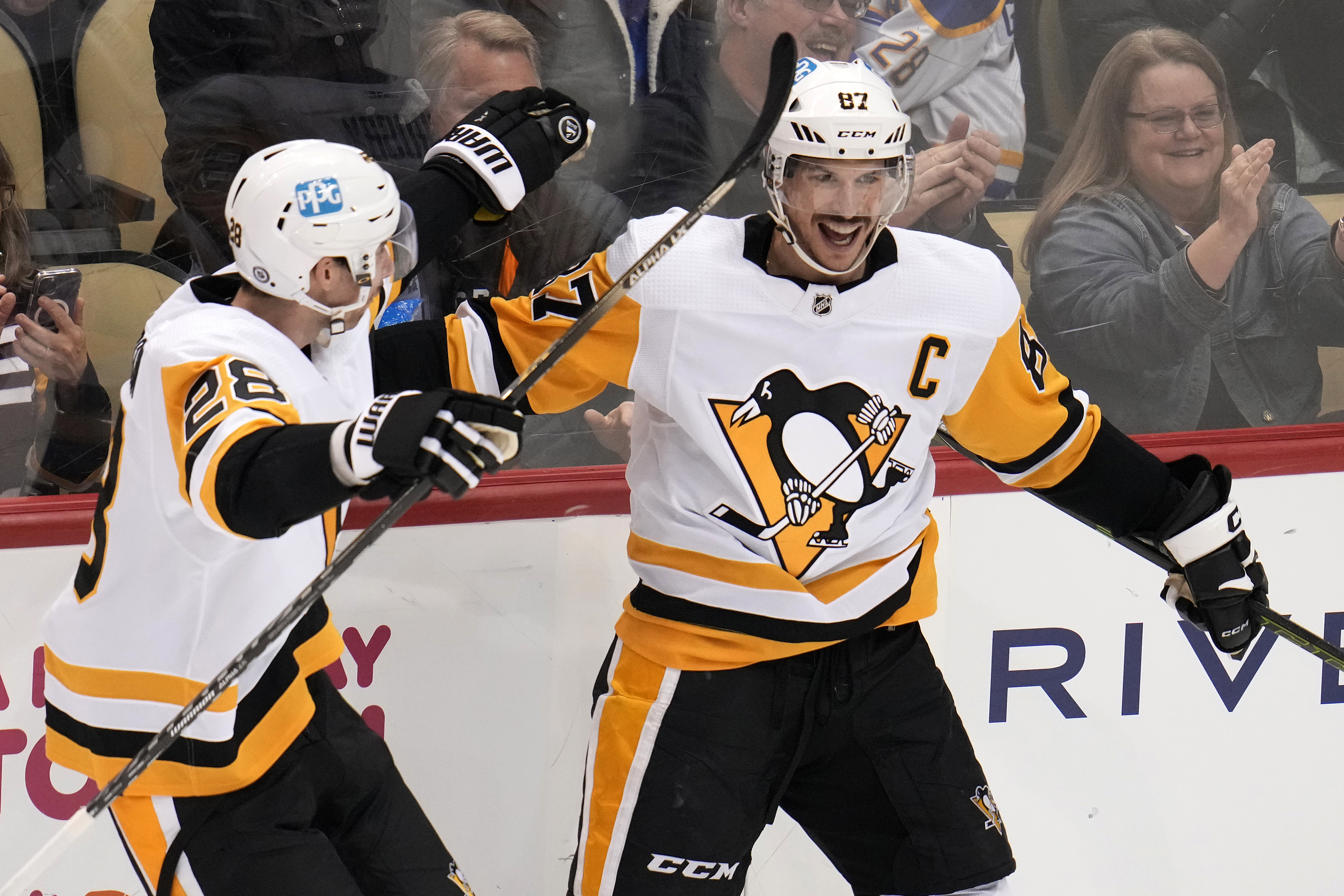 Kris Letang returns to Penguins practice