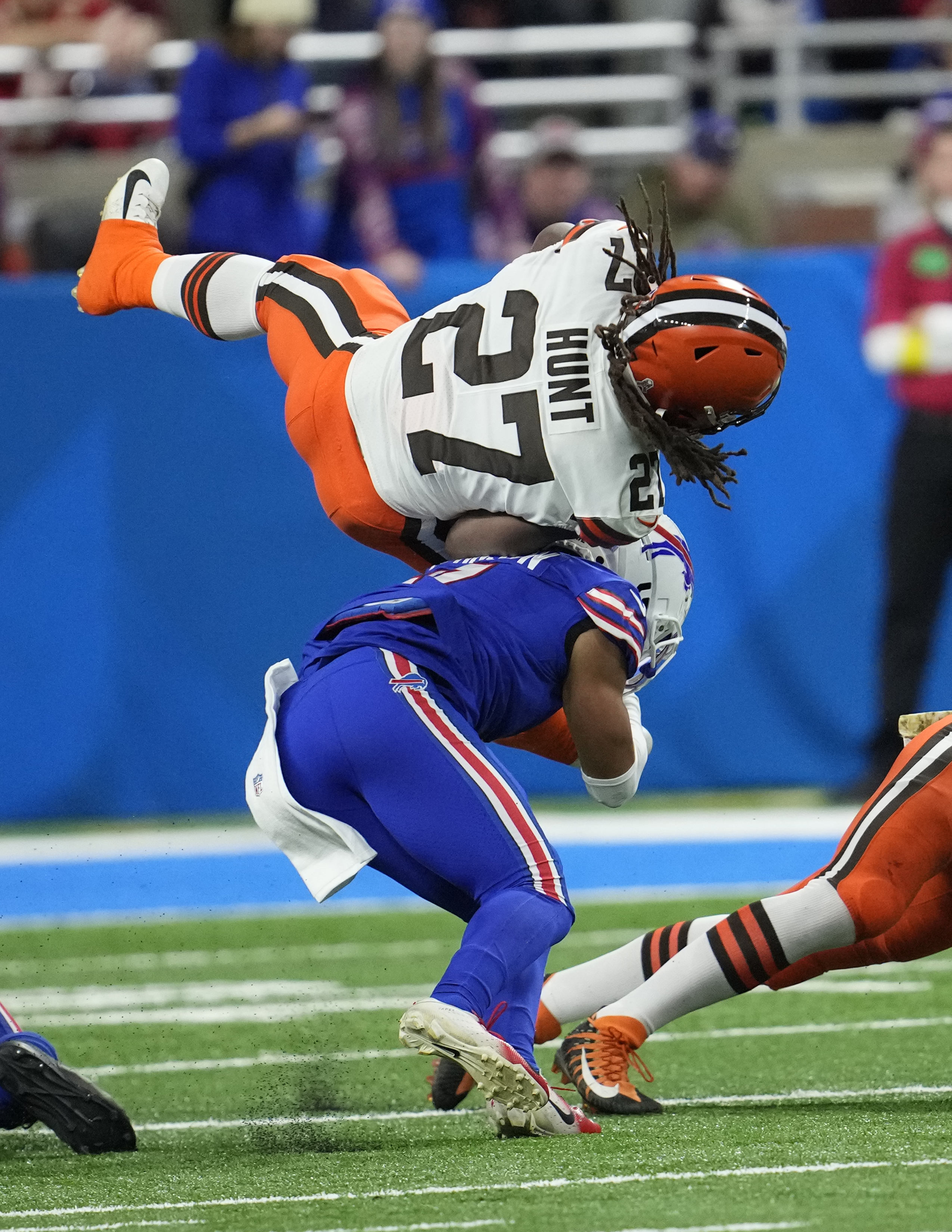 Buffalo Bills beat Cleveland Browns 31-23 after snow shifts game