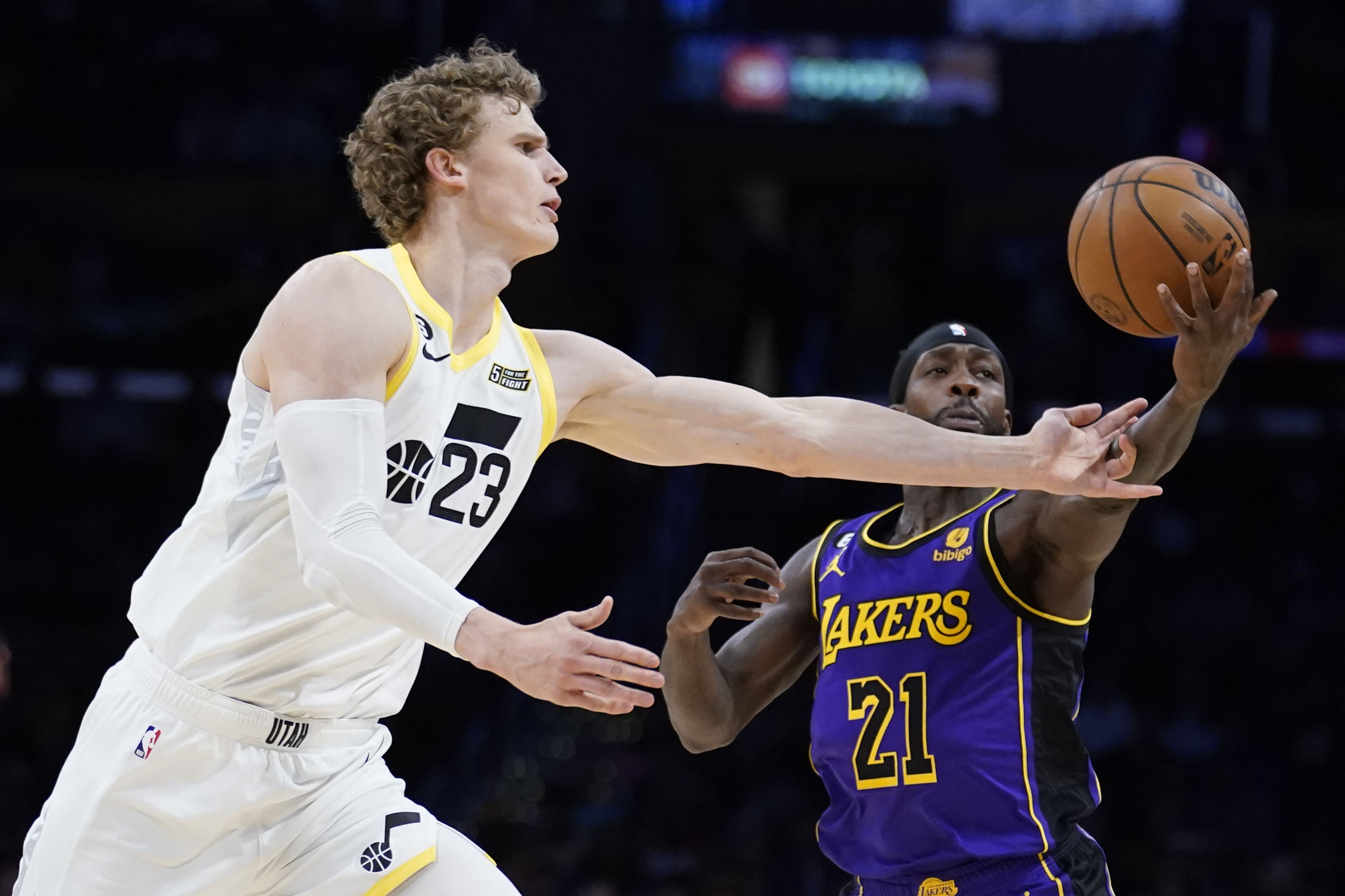 Markkanen leads surprising Jazz past Lakers, 130-116 - Seattle Sports
